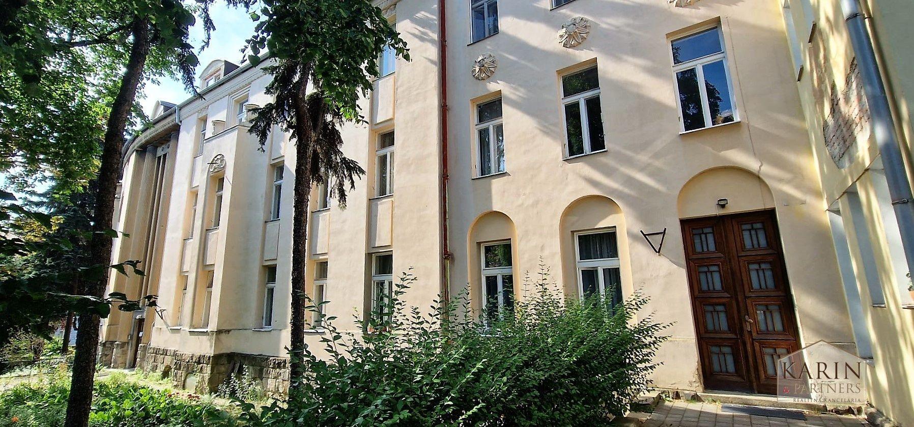 Štýlový  3 izbový priestor na bývanie alebo podnikanie na lukratívnej adrese Bratislavy – Palisády, Godrova ul.