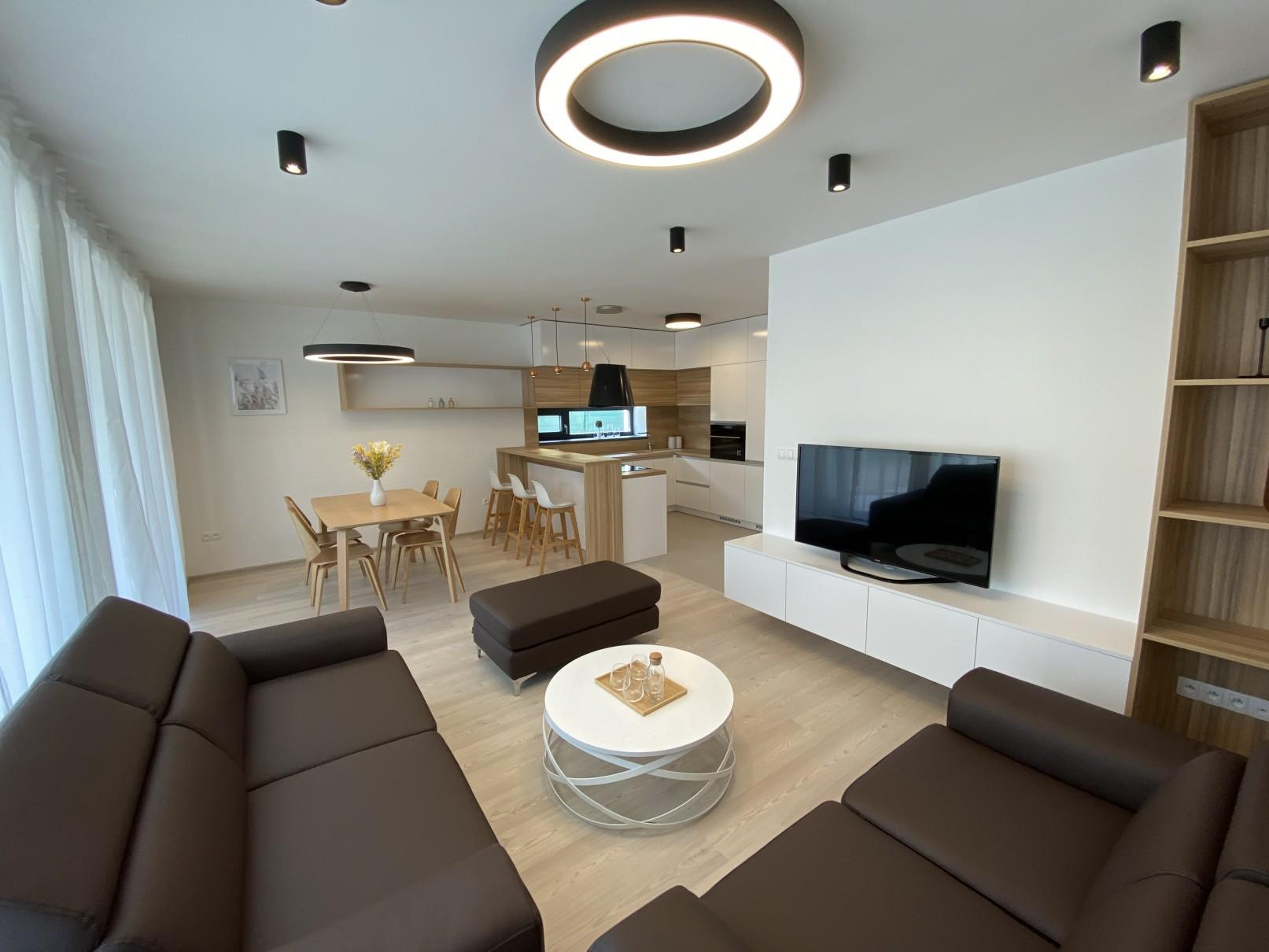 POD LESÍKOM - 5-izbové rodinné domy na krok od prírody vybavené v peknom štandarde