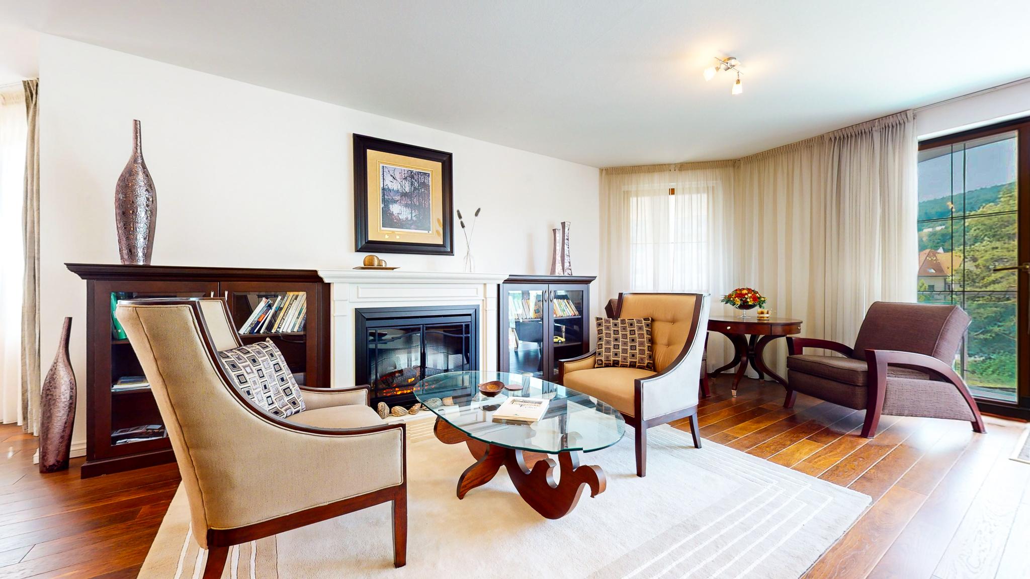 NA PREDAJ VEĽKOMETRÁŽNY ŠTVORIZBOVÝ BYT S DVOMI BALKÓNMI V TRENČIANSKYCH TEPLICIACH