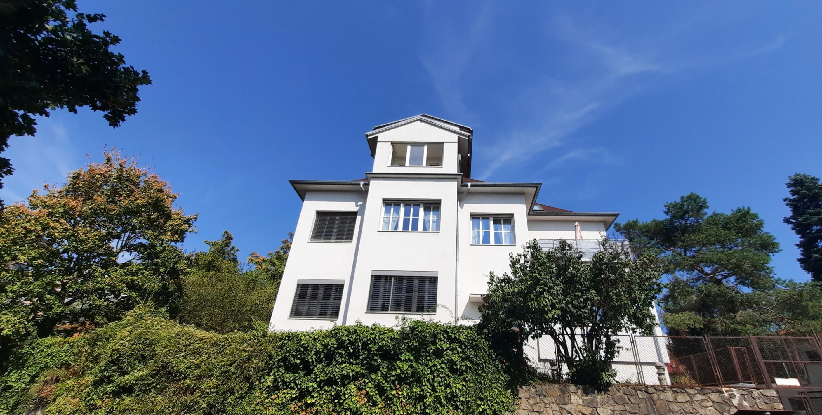 PREDANÝ : BYT 143 M2 + GARÁŽ + TERASY + LODŽIA VO VILE NA KRAMÁROCH, KRÁSNY VYHĽAD, NA SKOK VŠADE