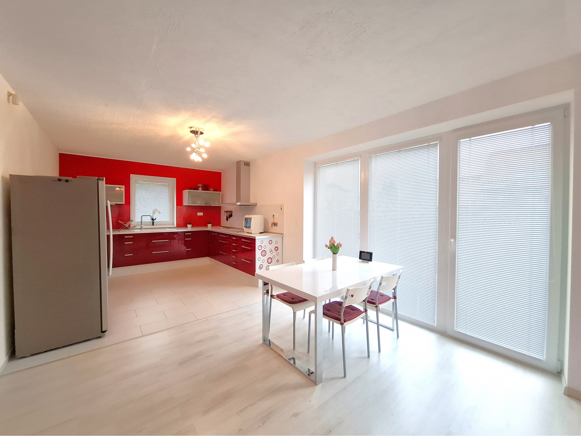 VEĽMI PEKNÝ 4-IZBOVÝ RODINNÝ DOM NA PREDAJ - CHORVÁTSKY GROB - ČIERNA VODA