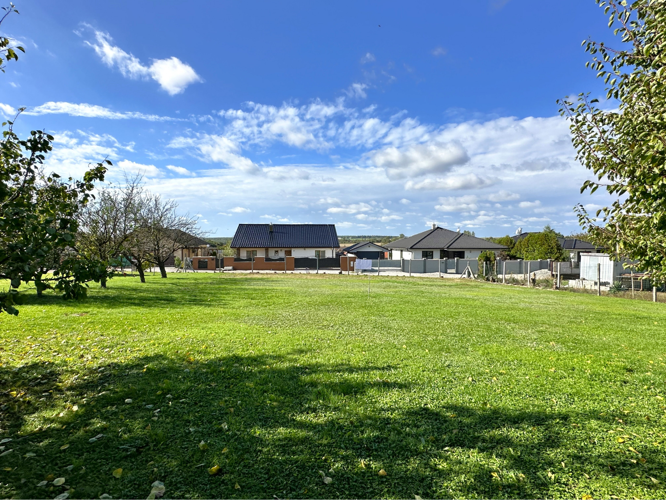 Rovinatý stavebný pozemok NITRA - Predaný