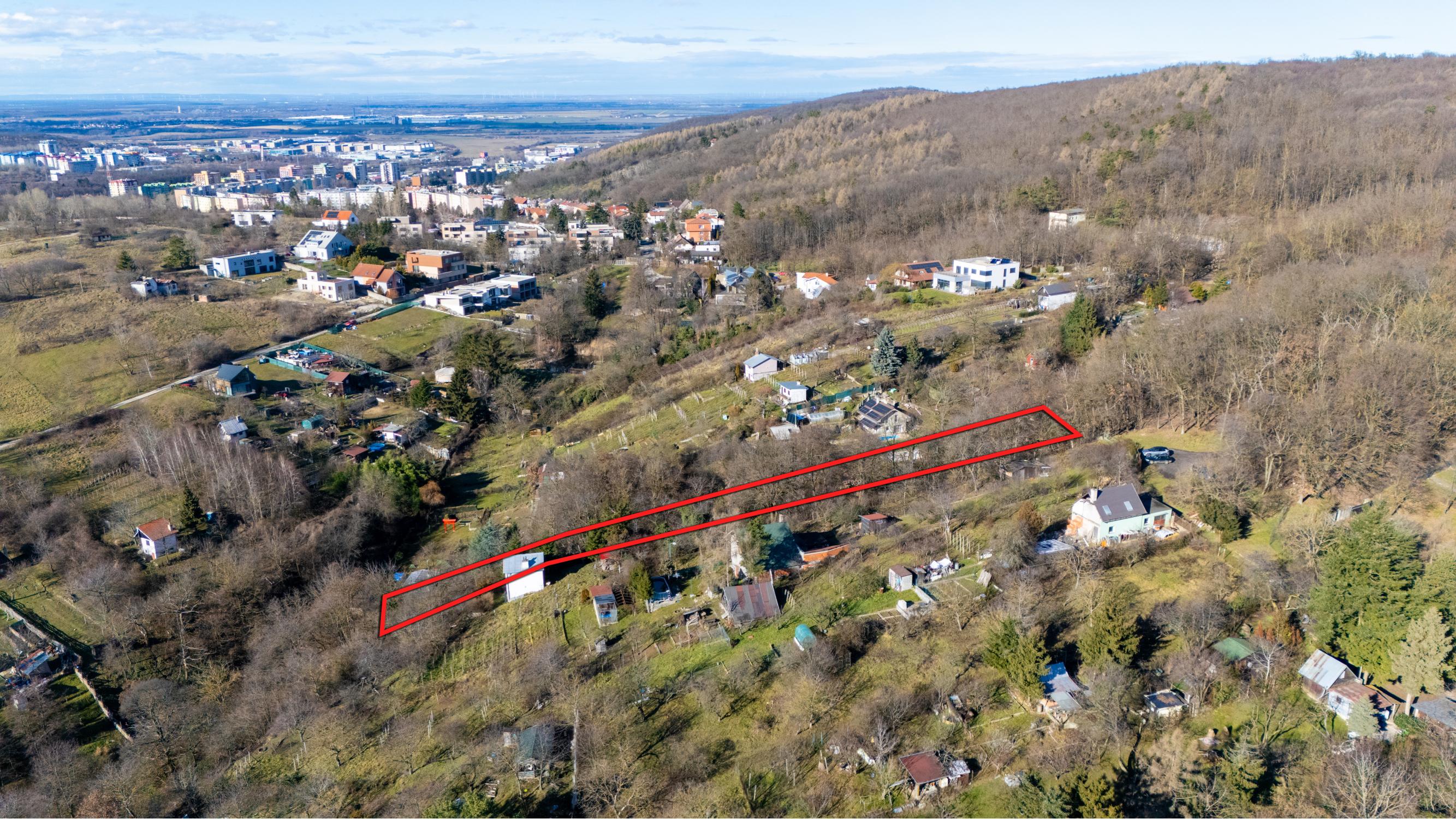 Pozemok s chatkou (1633 m²) v prostredí Bratislavského lesa – Lamač, Zlatá Hora