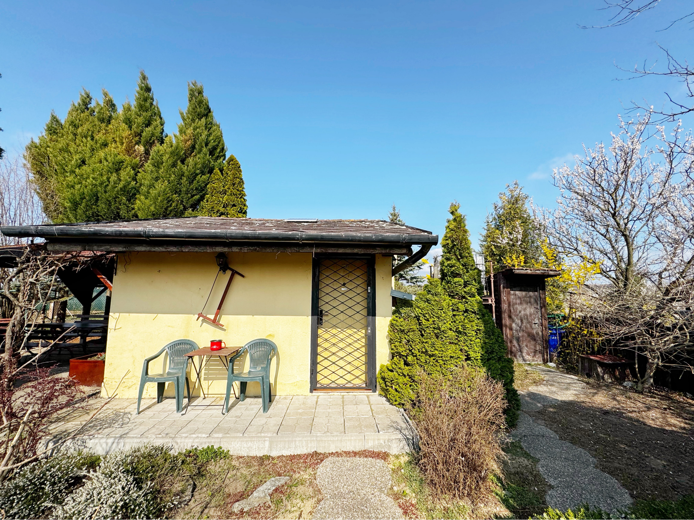 ZĽAVA Záhradná chata s kúrením, elektrinou a studňou, Holíč - Kamenica