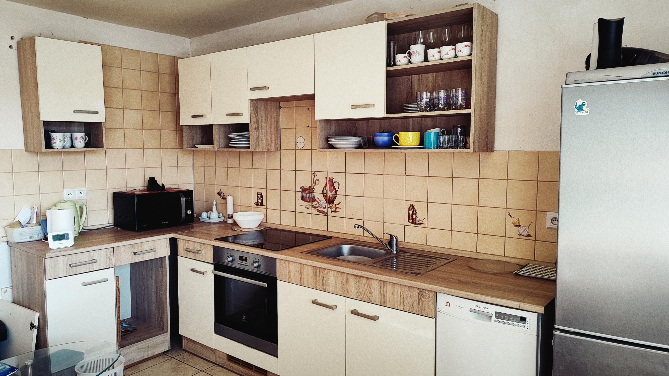 Priestranný rodinný dom, na veľkom pozemku, Komjatice