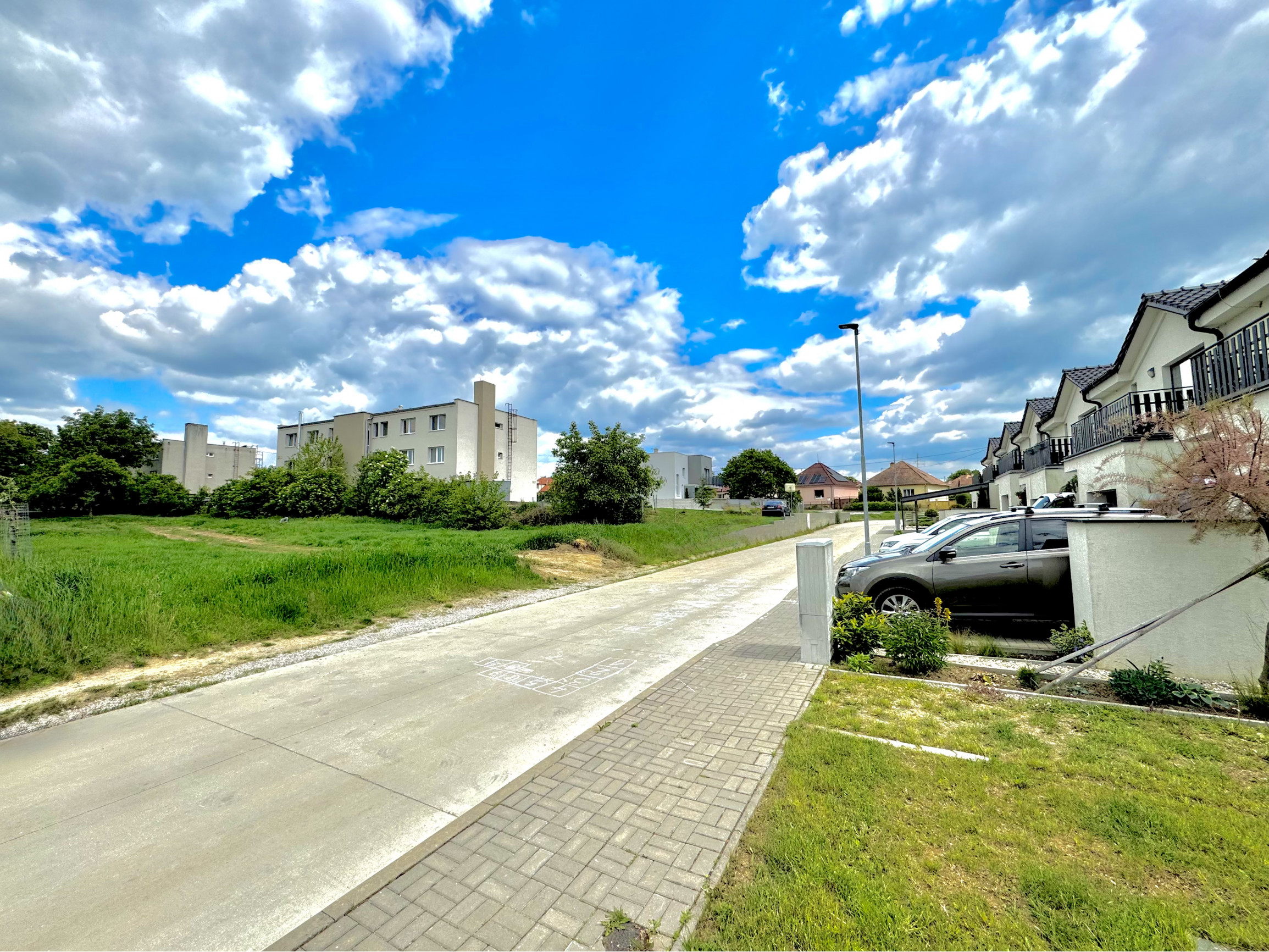 Stavebný pozemok pre rodinné domy aj bytový dom, 1695 m2, Hlboké