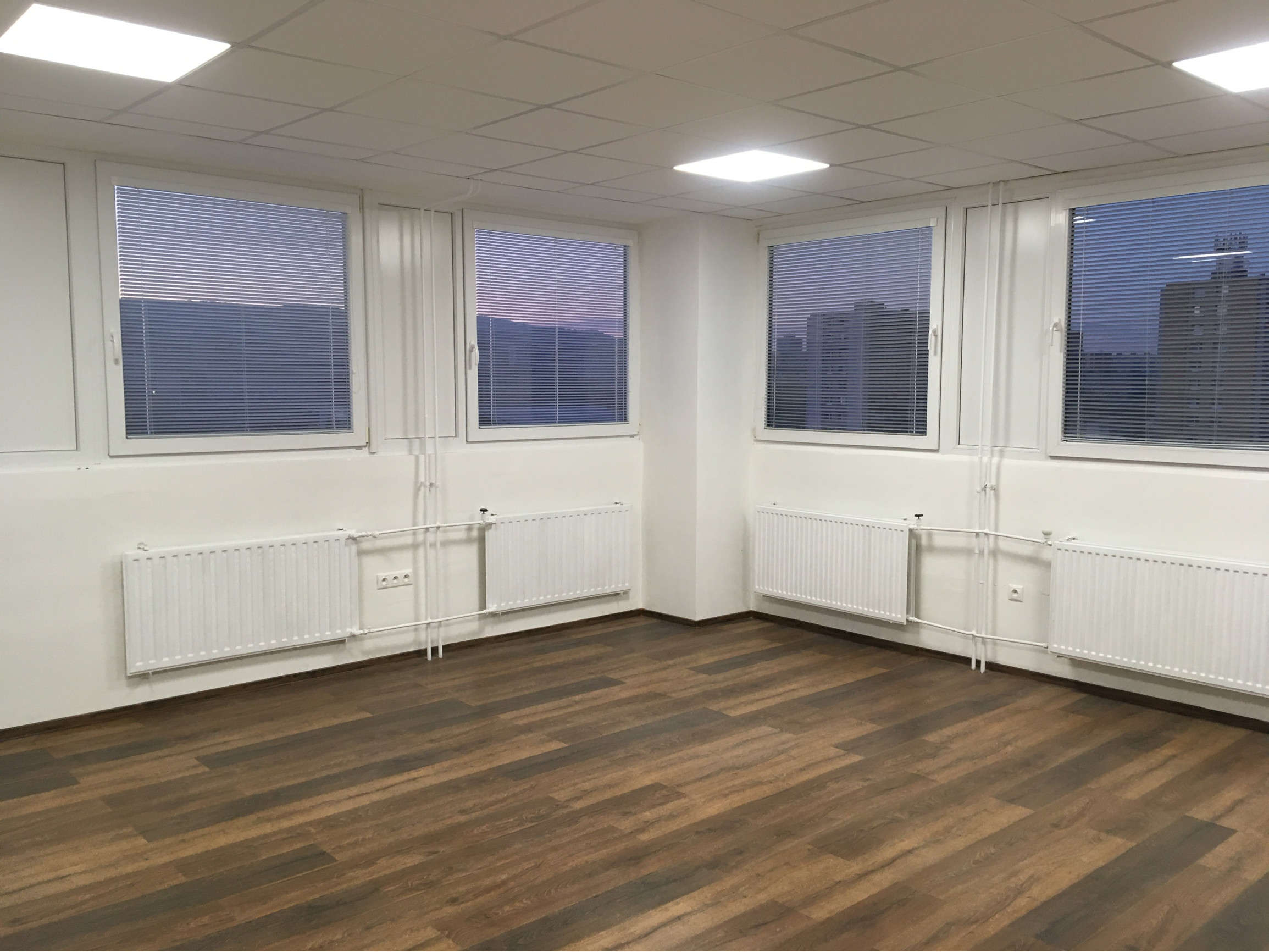 Prenájom klimatizovaná kancelária 27,58 m2, ul. Polianky, BA IV., Dúbravka