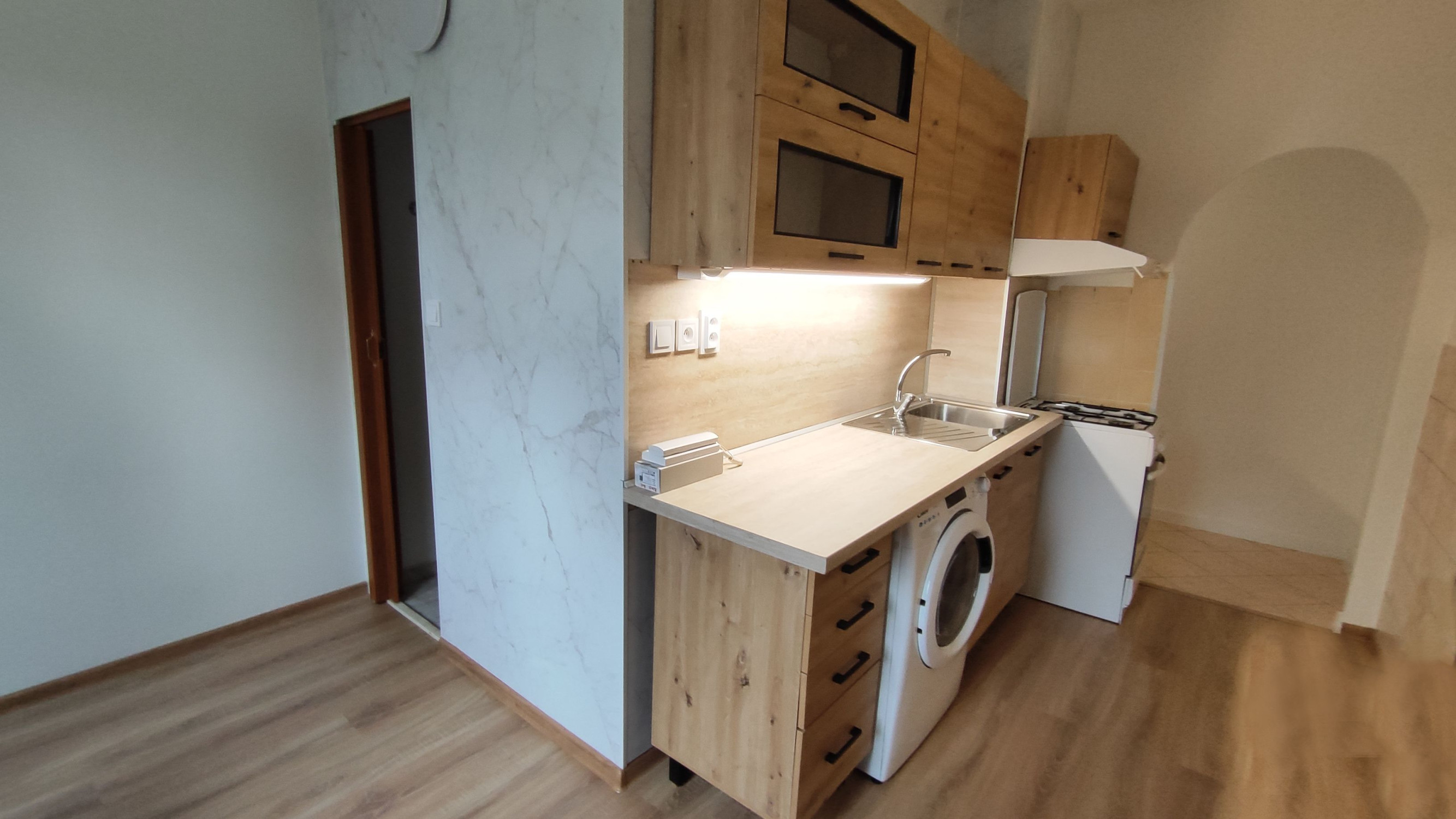 NA PRENÁJOM: Veľký 2izbový byt s balkónom, Nové Zámky sídlisko Nábrežná