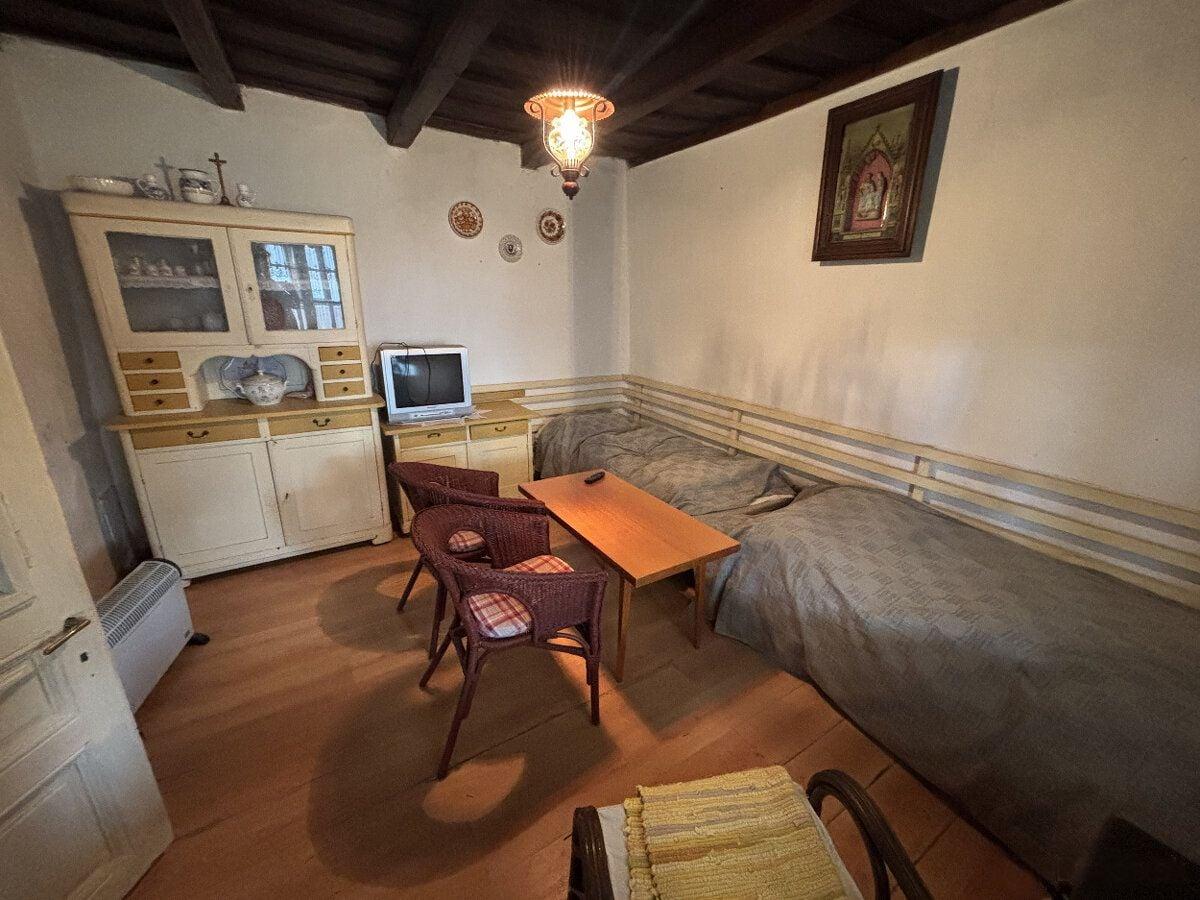 Rodinný dom s veľkým pozemkom, v obci Černík