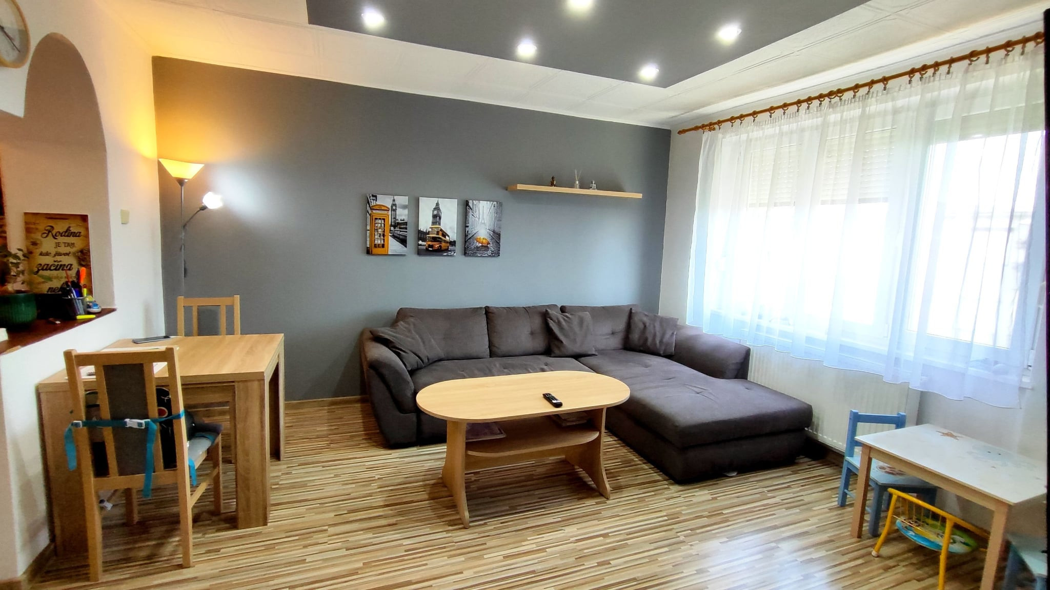 Rezervované: EXKLUZÍVNE iba U Nás: 3-izbový kompletne prerobený byt s balkónom, pozemkom a výbornou atmosférou v Tvrdošovciach