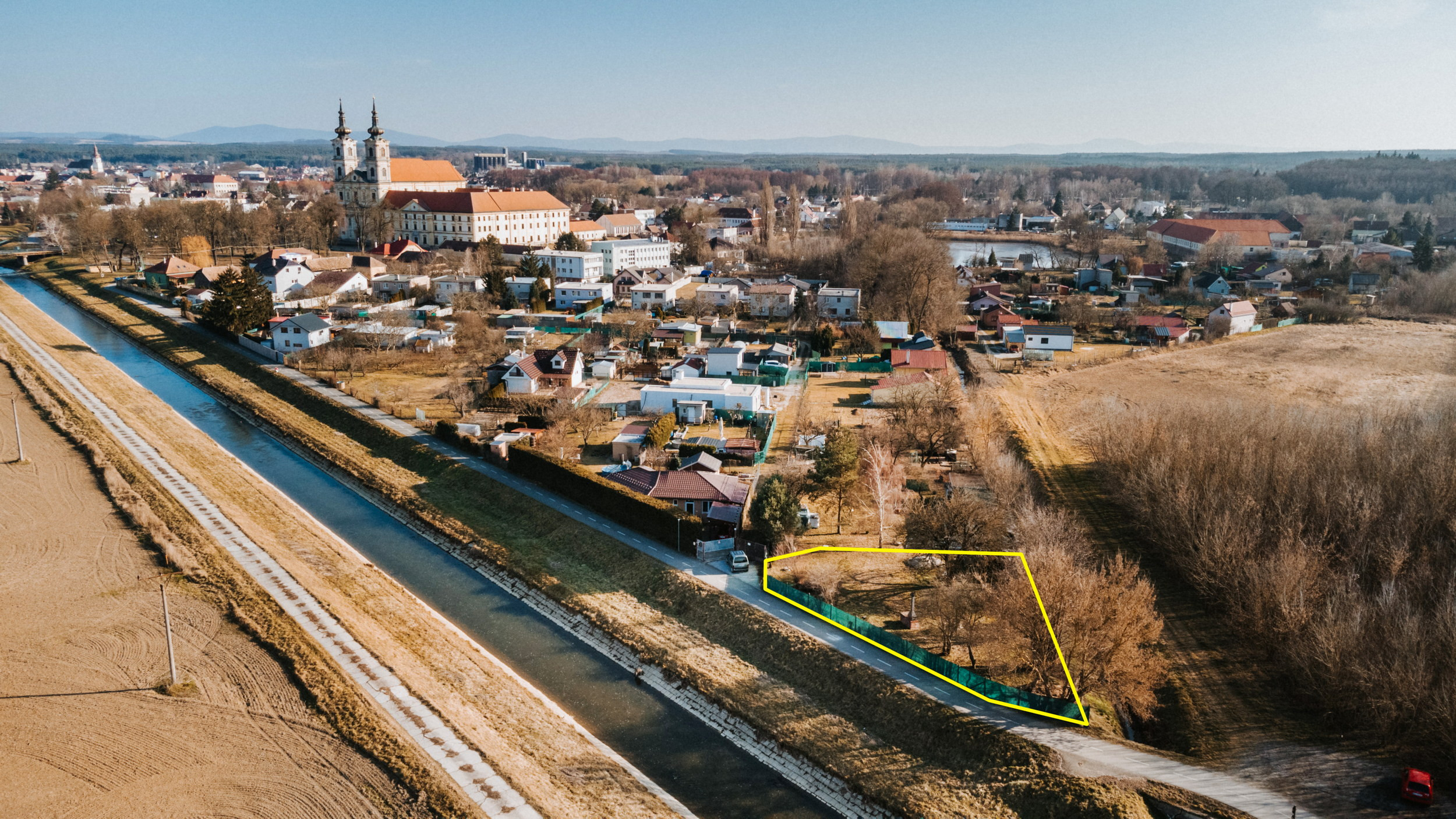 Stavebný pozemok v kľudnej časti mesta Šaštín-Stráže