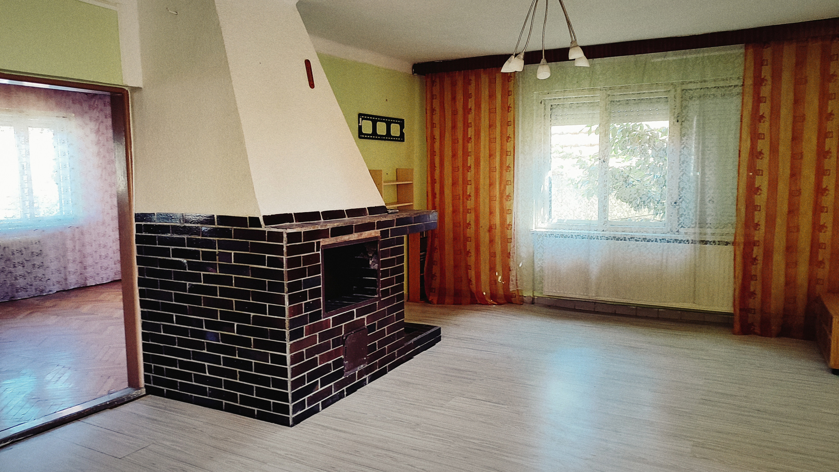 Priestranný 7 izb. rodinný dom - 6 km od Nových Zámkov