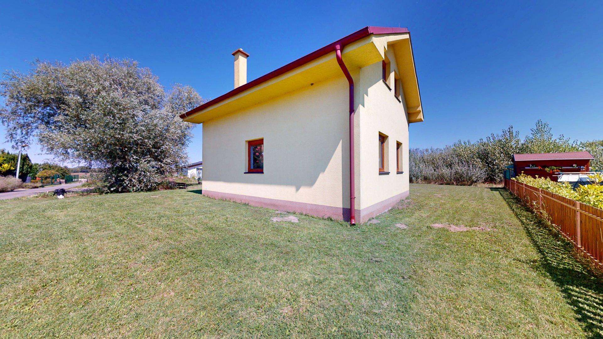 DVOJPODLAŽNÝ REKREAČNÝ DOM V PRIVÁTNOM AREÁLI PRI VOJČIANSKOM JAZERE