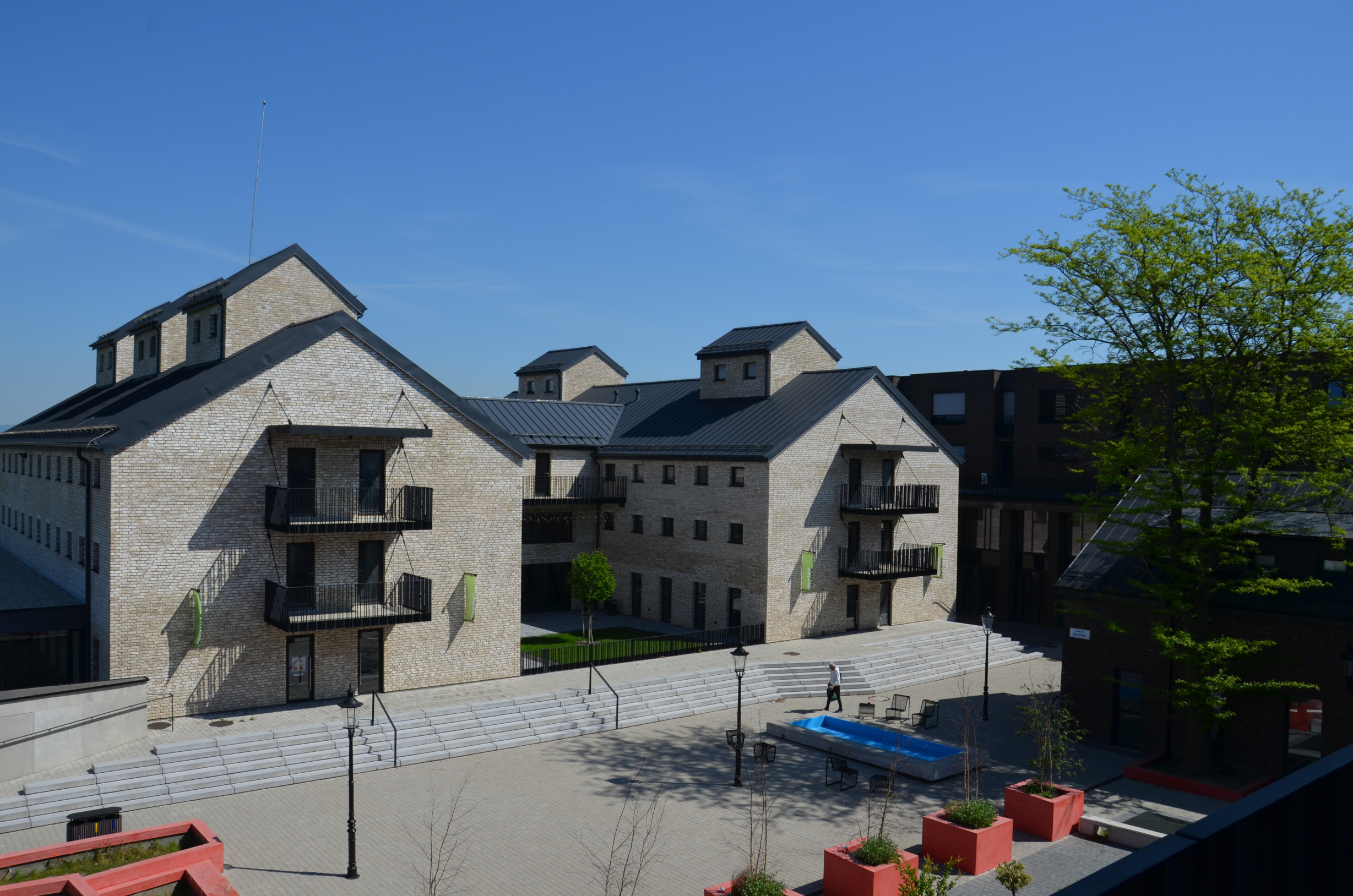 NA PREDAJ OBCHODNÝ PRIESTOR S PREDZÁHRADKOU, V PROJEKTE DVE SÝPKY, BRATISLAVA JAROVCE, CENA S DPH: 328.000 €