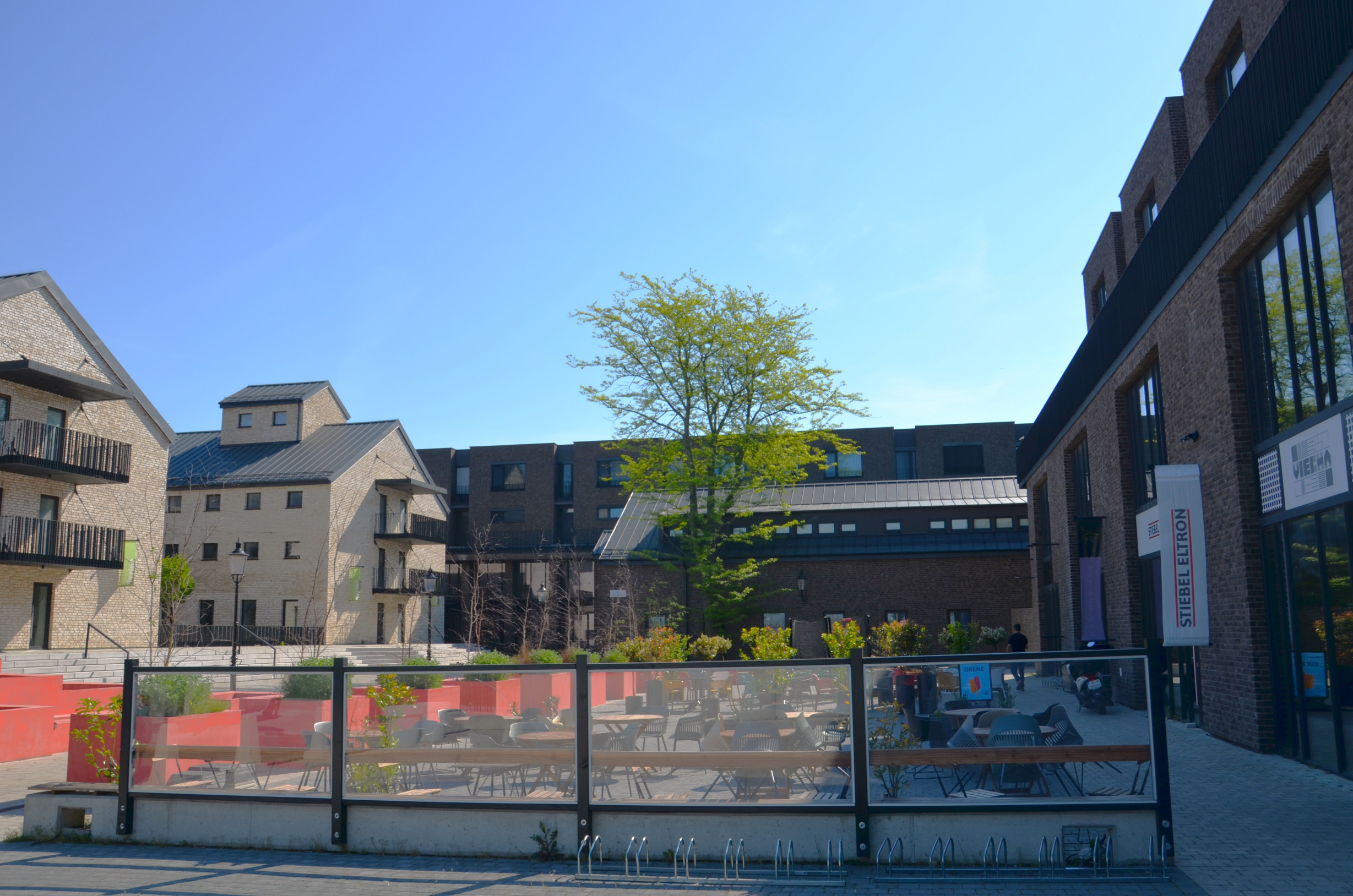 NA PREDAJ OBCHODNÝ PRIESTOR S TERASOU V PROJEKTE DVE SÝPKY, BRATISLAVA JAROVCE, CENA S DPH: 559.650 €