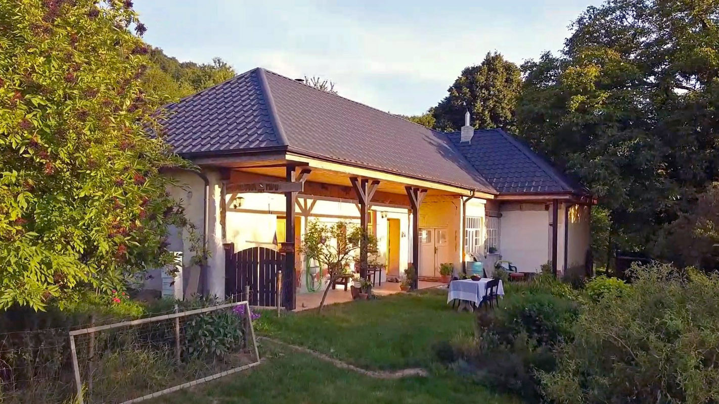 Chalupa pod lesom s ovocným sadom, 4144 m2, Nová Bošáca.