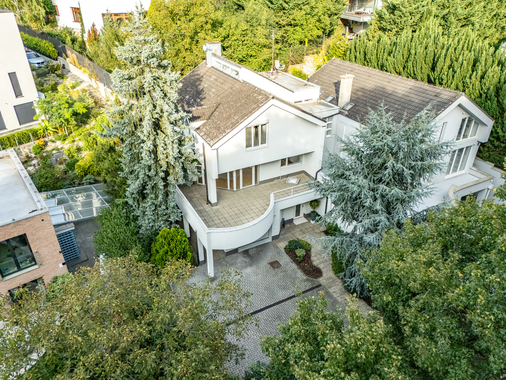 3 podlažná mestská vila na Hradnom kopci | 359m² | garáž | sauna| les