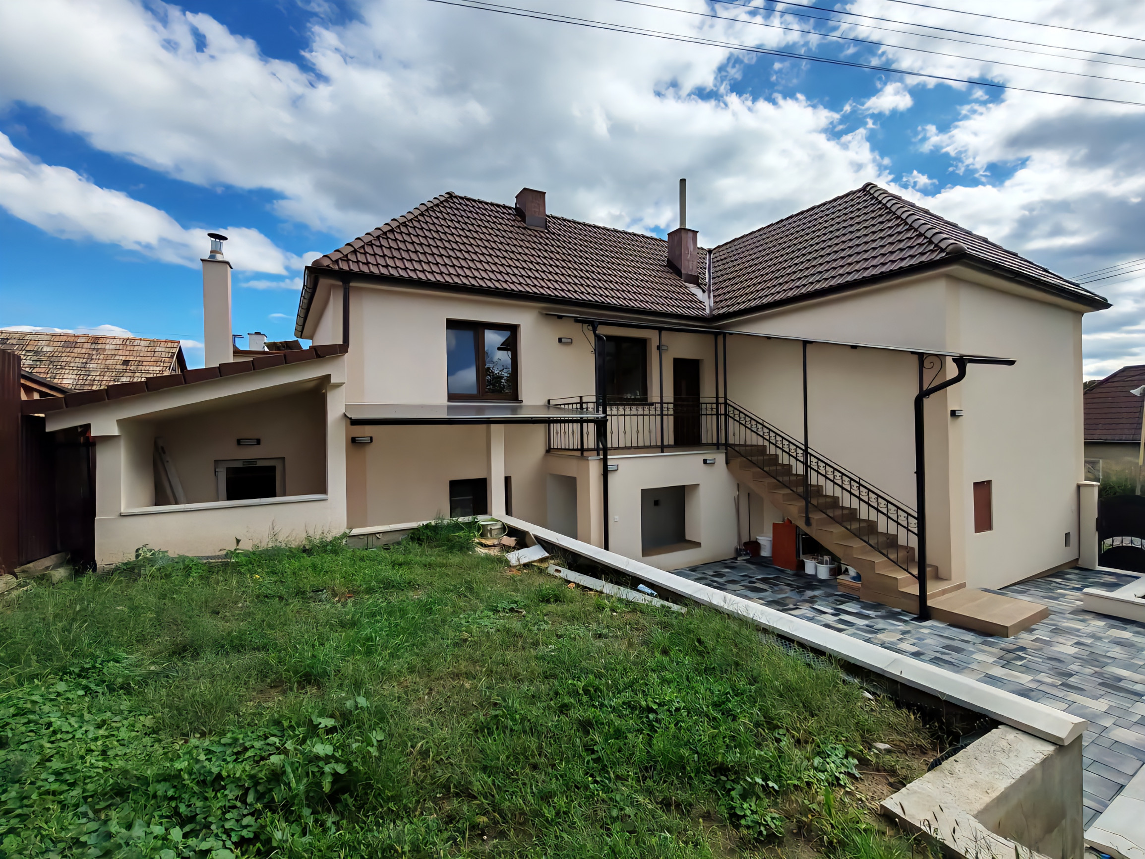 Kompletne zrekonštruovaný dvojpodlažný dom v Haliči vzdialený len 8 km od Lučenca