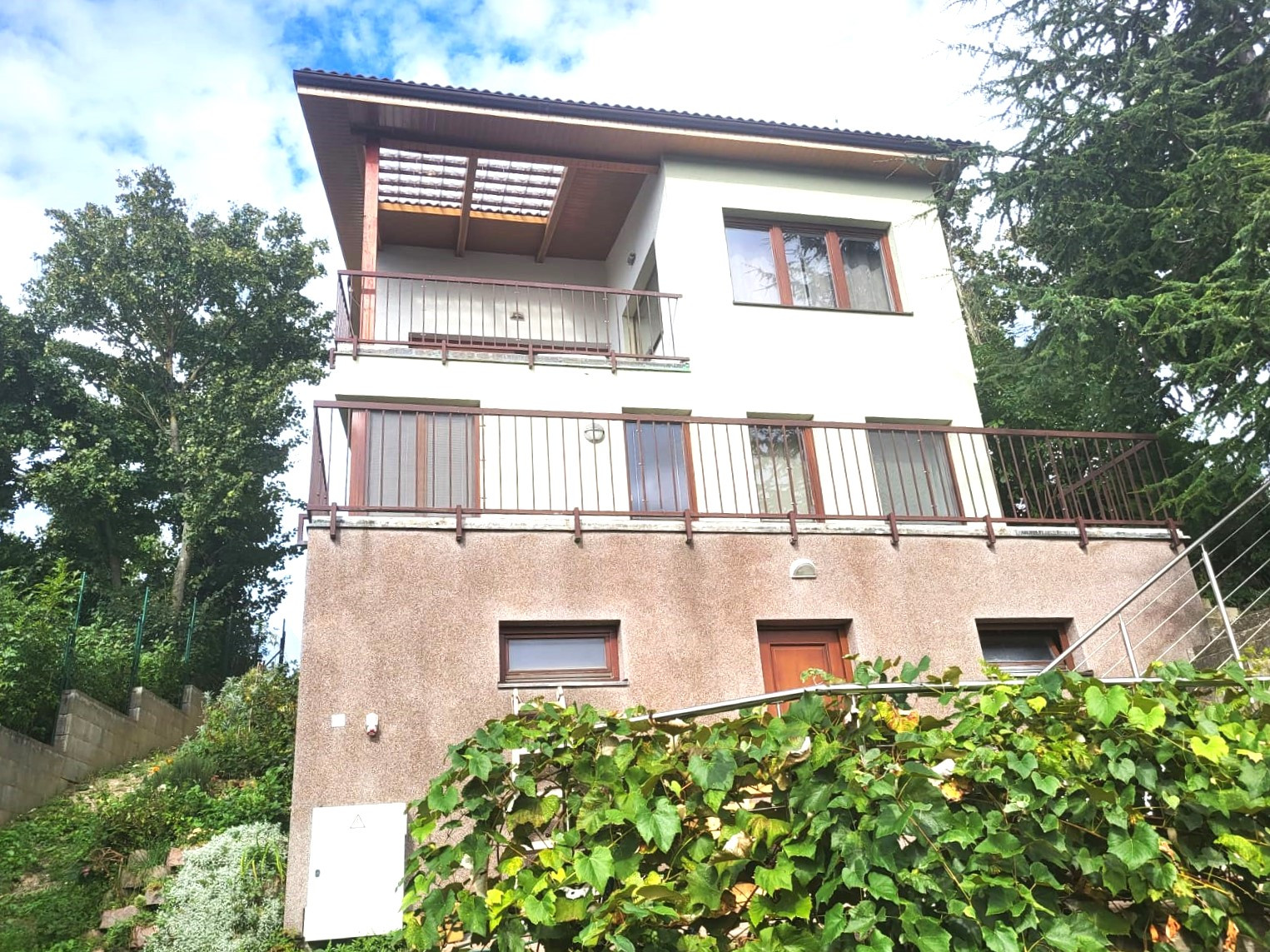 PRENÁJOM – 7 izbový rodinný dom v tichom prostredí s výhľadom na Rakúsko – Dlhé diely II – Bratislava IV