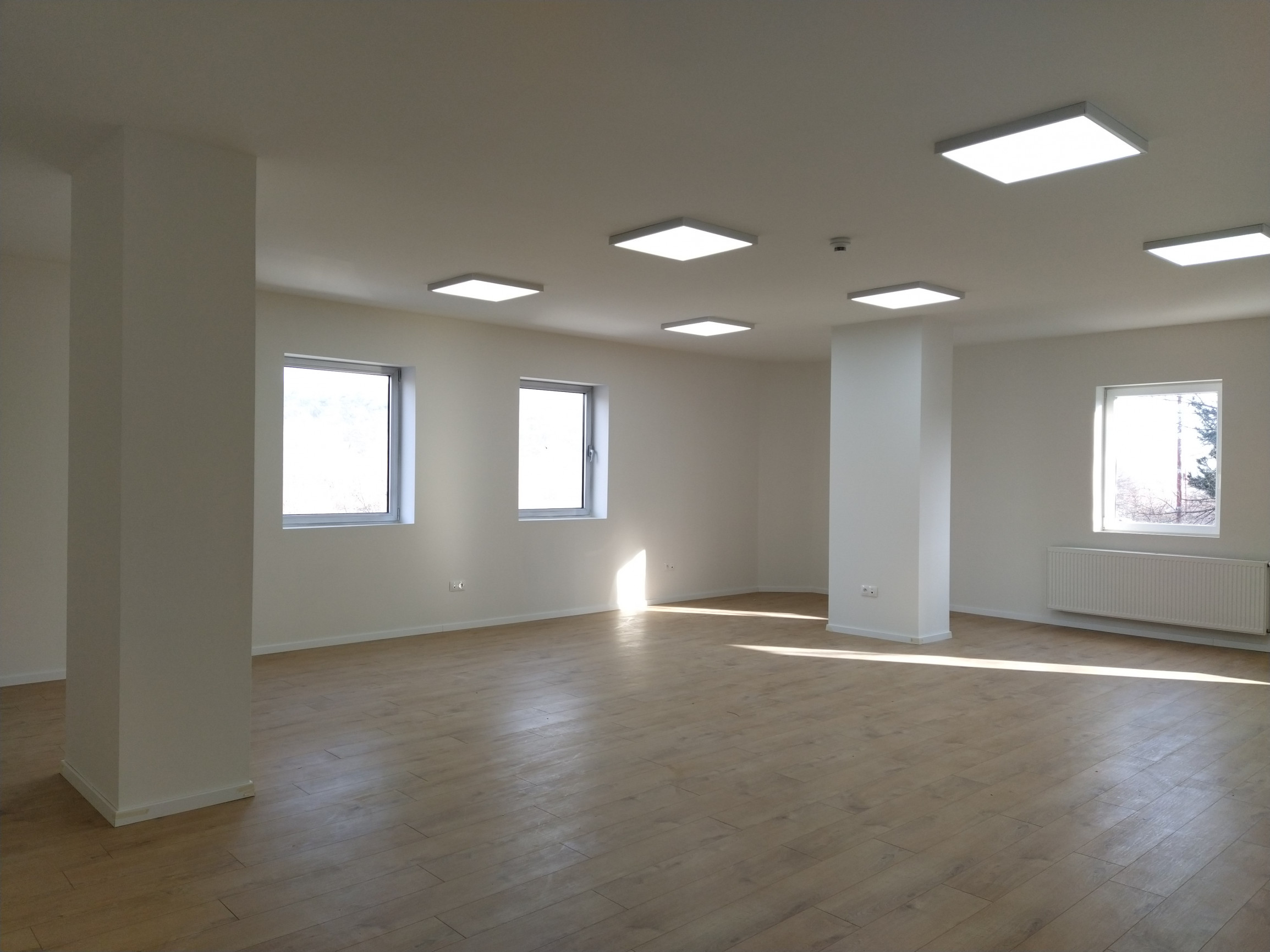 Prenájom klimat. viacúčelová miestnosť 92 m2 s kuchynkou/ sprchou, ul. Polianky, BA IV., Dúbravka