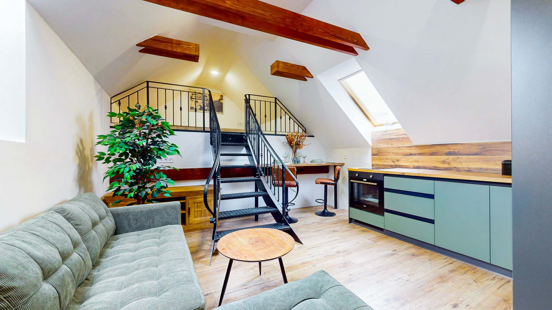 REZERVOVANÉ! V centre Banskej Štiavnice nový podkrovný byt v meštianskom dome oproti parkovisku na predaj