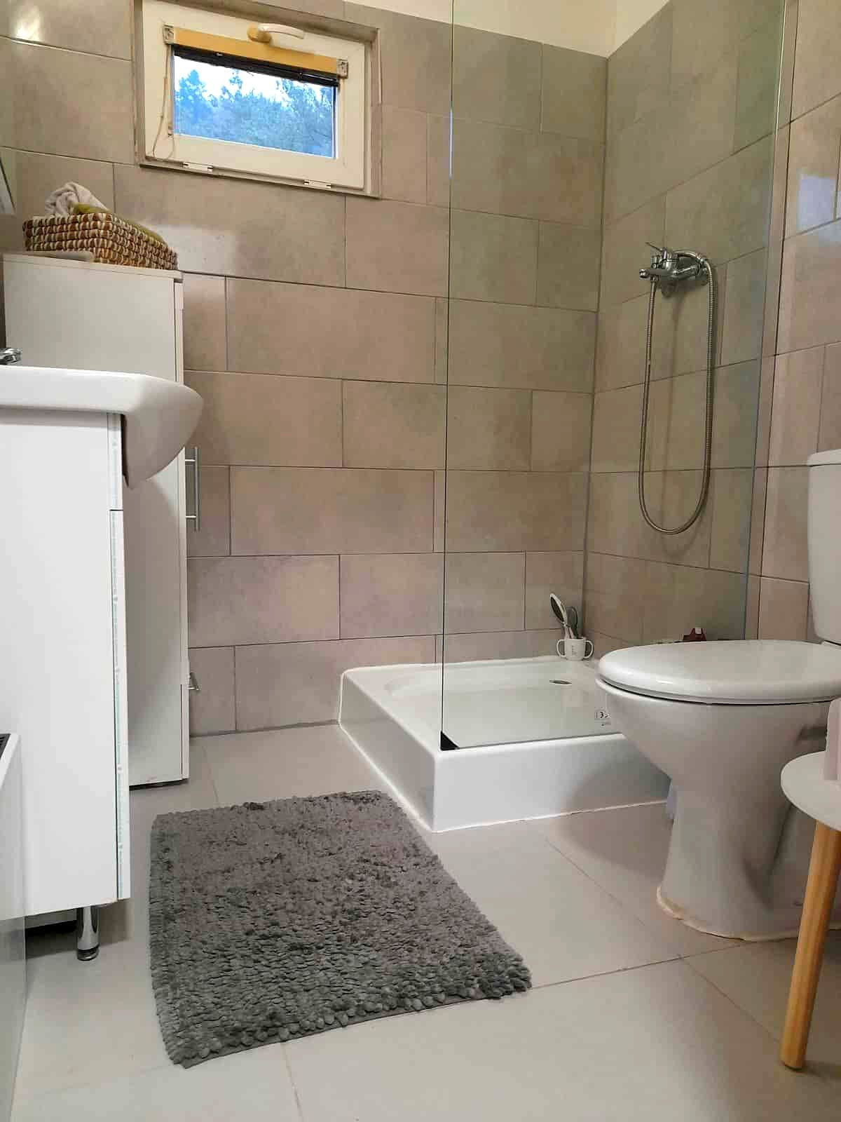 Kompletne zrekonštruovaný 3-izbový byt s komorou – pokojné bývanie pri Banskej Bystrici