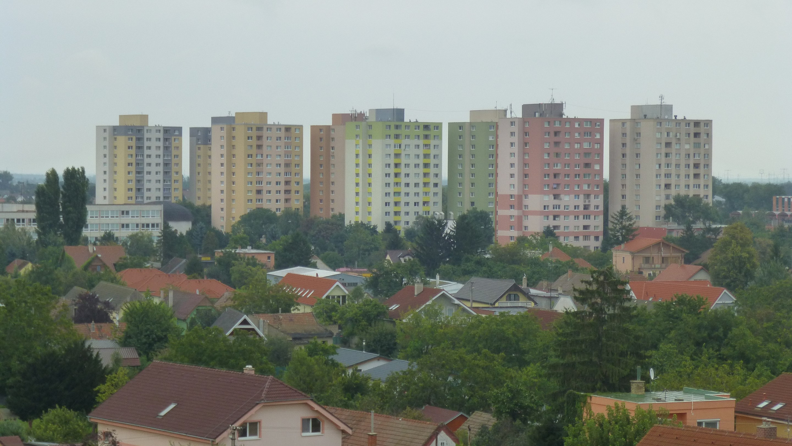 Hľadám pre klienta 4 izbový byt v Petržalke