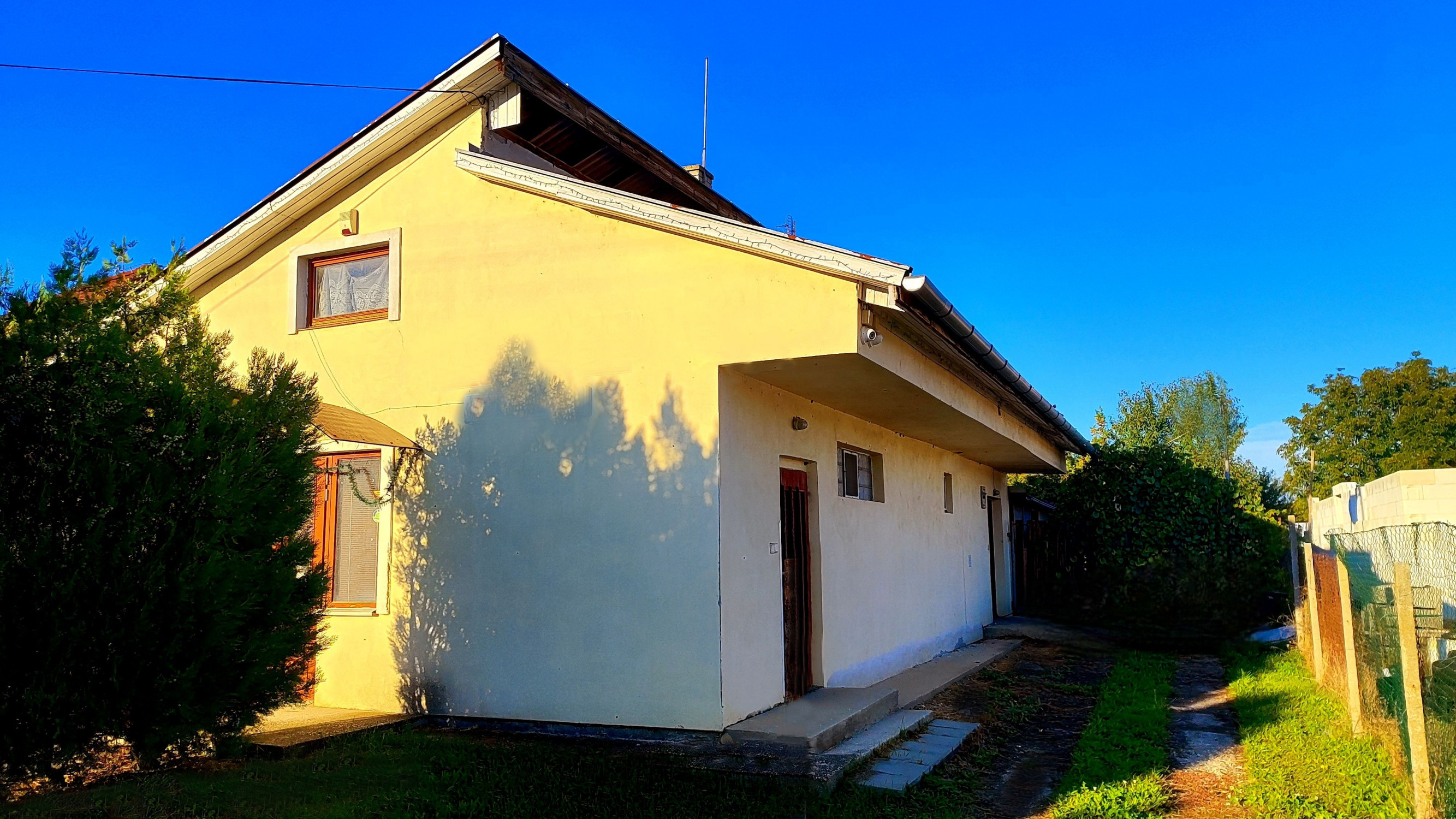 Exkluzívne: Rodinný dom Vinodol, 4-izbový, / Nitra 15km /