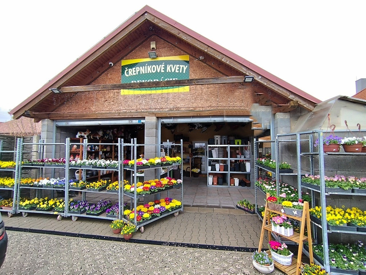 Obchodný priestor so skladom a pozemkom, Veľký Biel