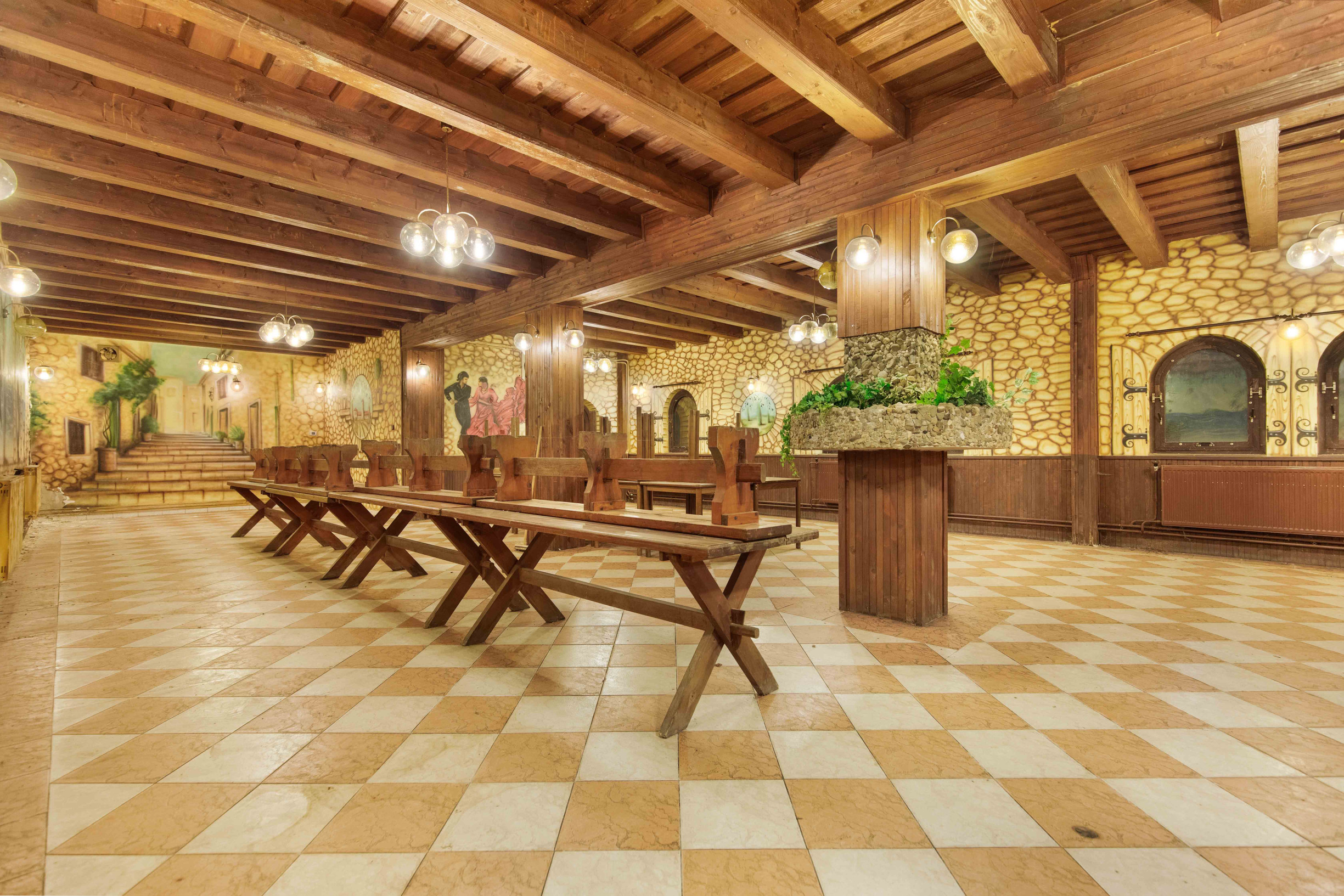 NA PREDAJ – REŠTAURÁCIA S UBYTOVANÍM V HOLÍČI