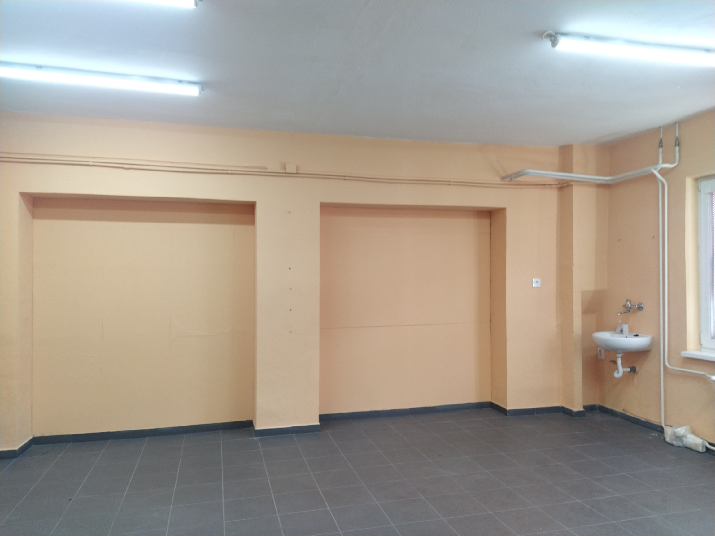 Prenájom viacúčelová miestnosť s umývadlom 28 m2, Vajnorská ul., BA III., časť Jurajov dvor.