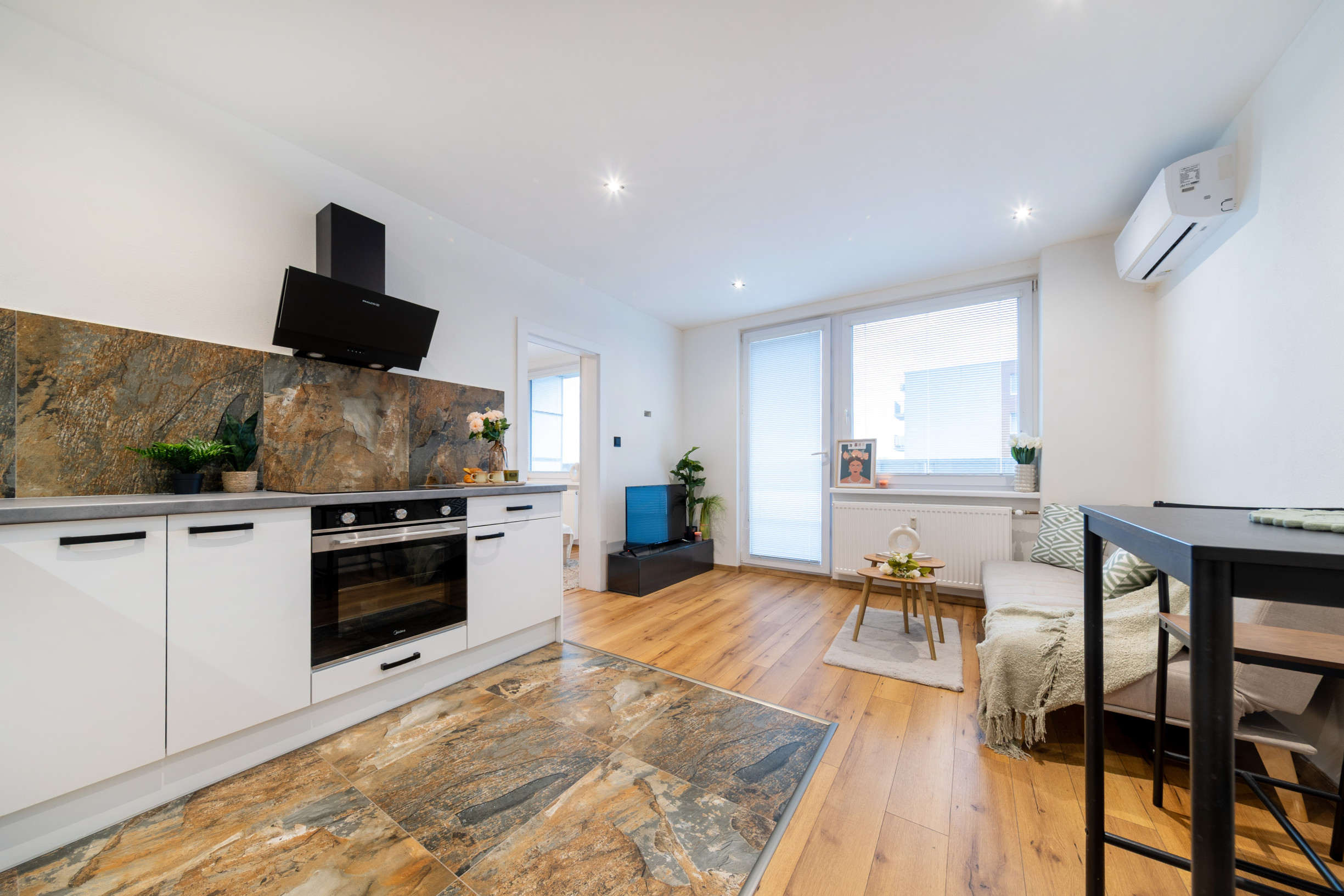 REZERVOVANÝ - 1-izbový byt s balkónom v obľúbenej lokalite Nitra – Chrenová