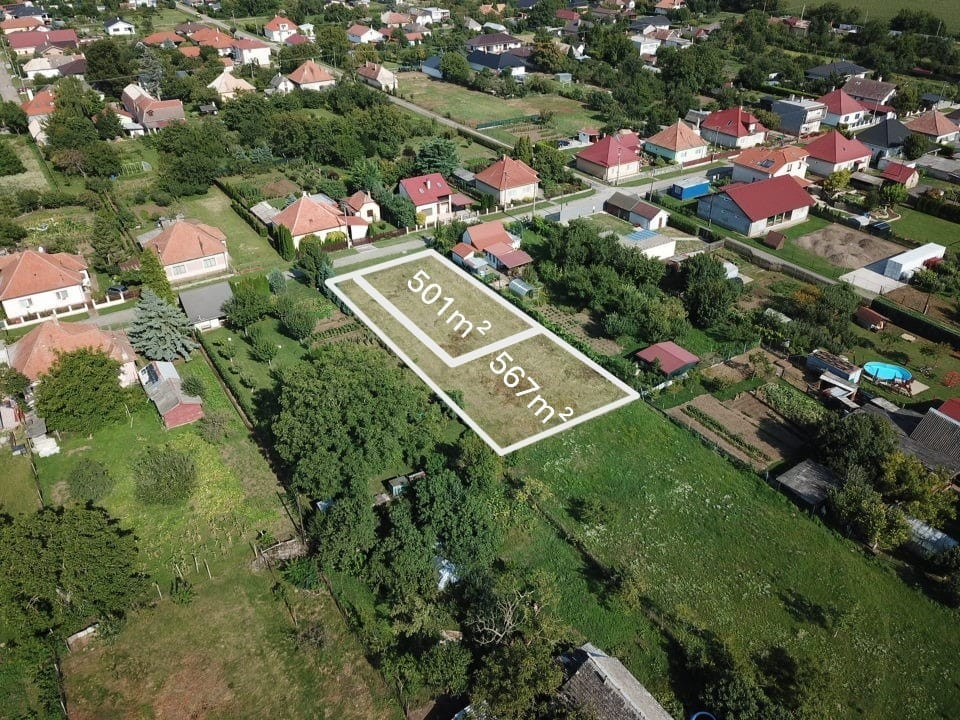 Stavebný pozemok v obci Poľný Kesov –  567 m2