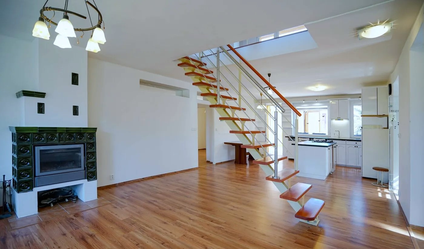 Predaj - 5 izbový, dvojgeneračný rodinný dom - Rajka Maďarsko