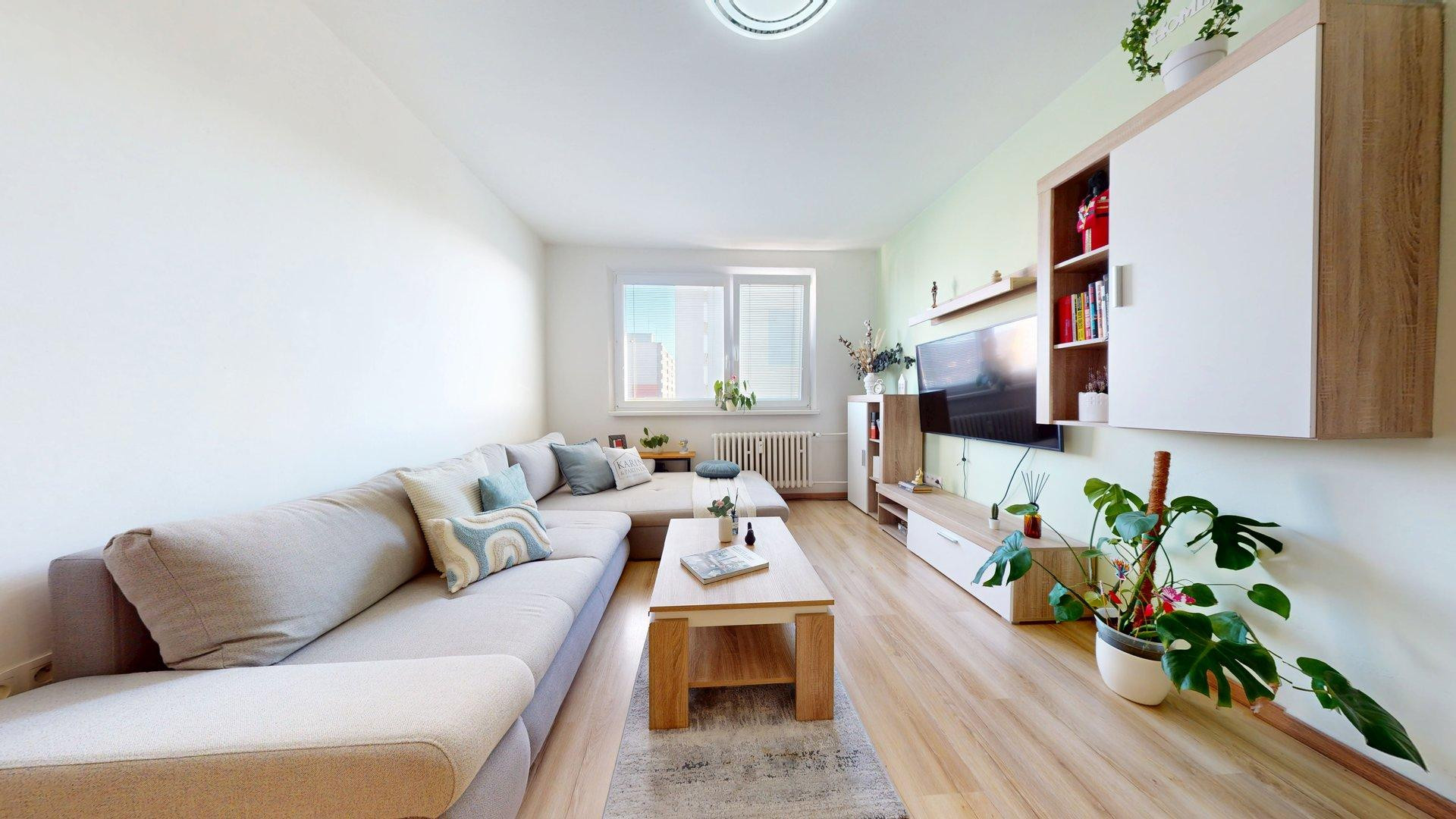 KOMPLETNE ZREKONŠTRUOVANÝ A ZARIADENÝ 2I BYT S PIVNICOU