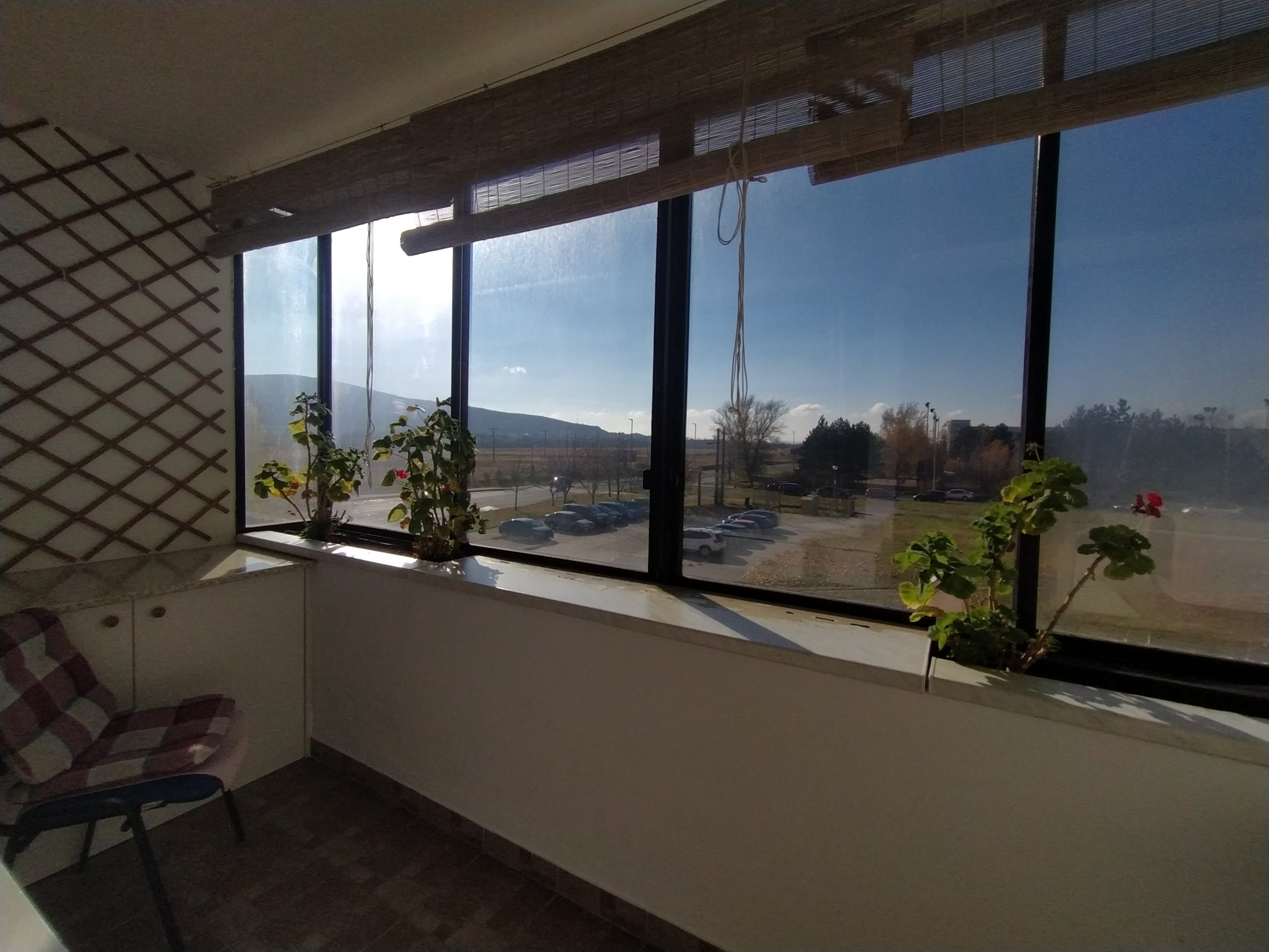 Garsónka! 38,44 m2 s loggiou a pivničnou kobkou, ul. Jána Jonáša, Devínska Nová Ves, BA IV.