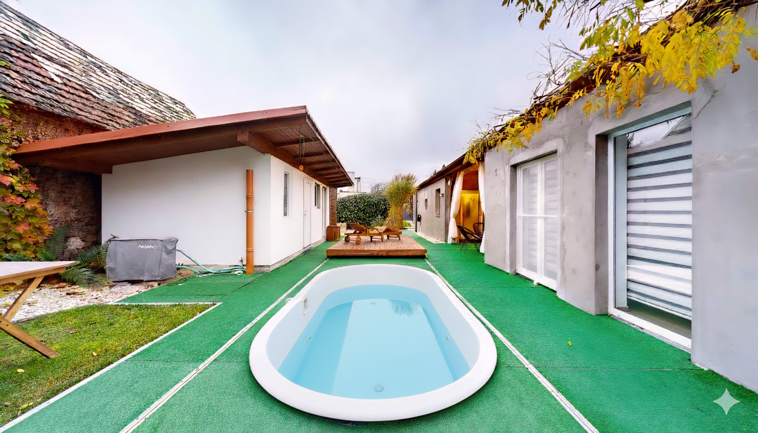 EXKLUZÍVNY, KOMPLETNE ZREKONŠTRUOVANÝ DOM S BAZÉNOM A LETNOU KUCHYŇOU