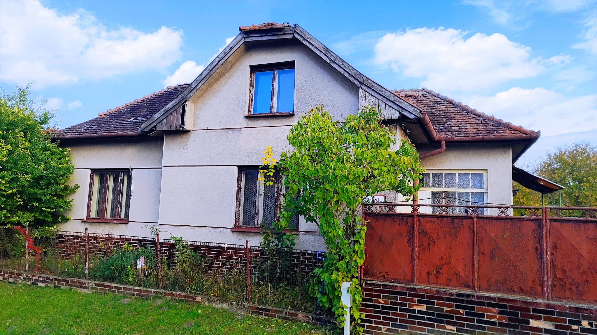 EXKLUZÍVNE: Predaj 4-izbového rodinného domu na rekonštrukciu v Palárikove