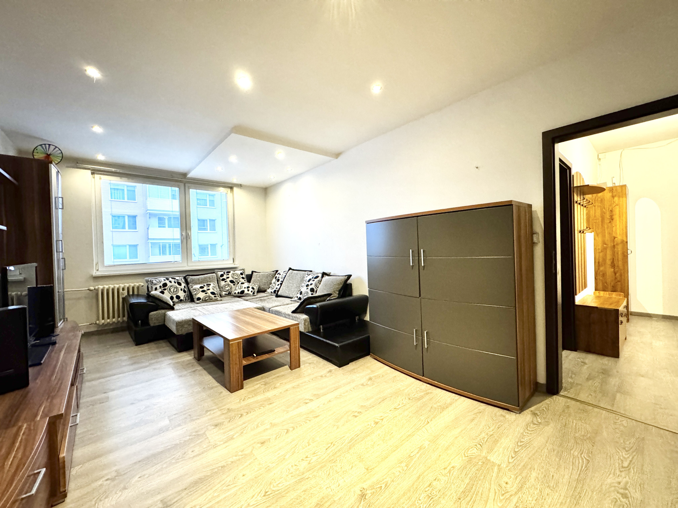 Väčší zrekonštruovaný 2-izbový byt s loggiou, Holíč - D. Rapanta