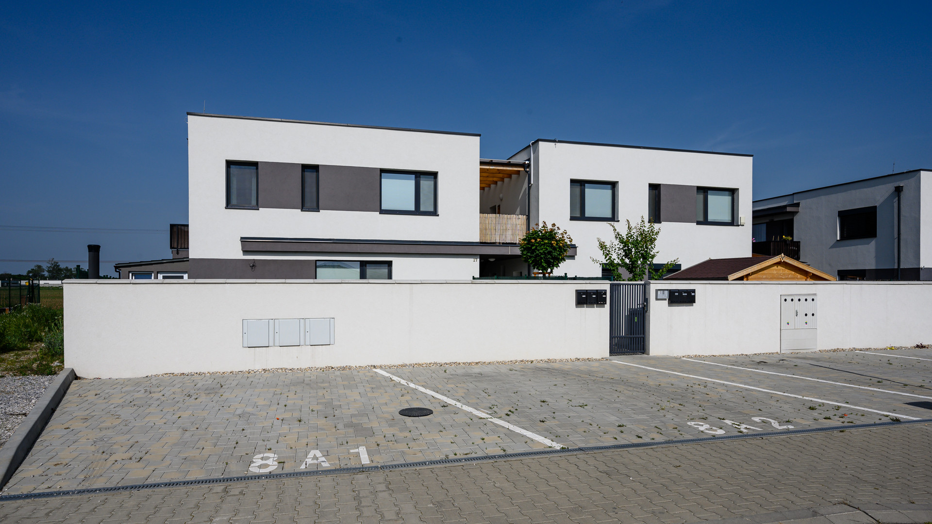 Hľadám v Bernolákove 3-4 izbový byt