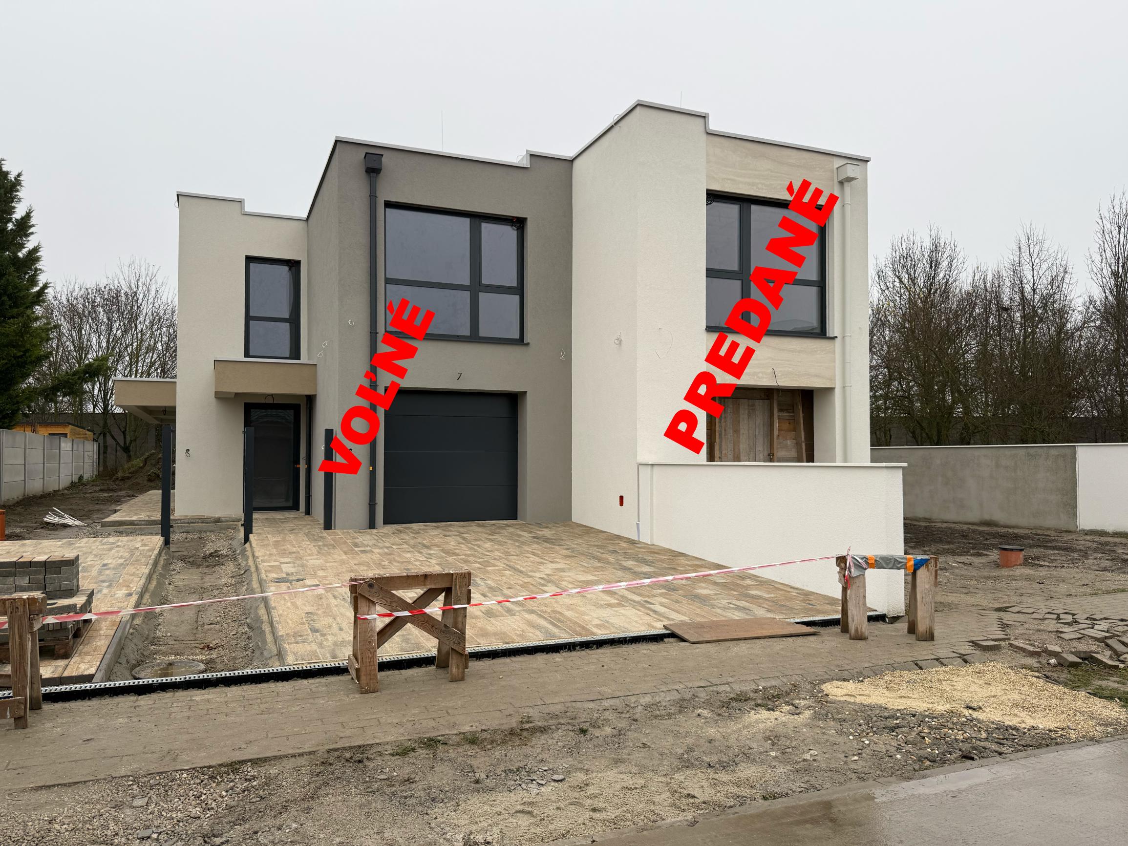 Na predaj rodinný dom, dvojdom A, v Šamoríne, ul. PodlesnÁ