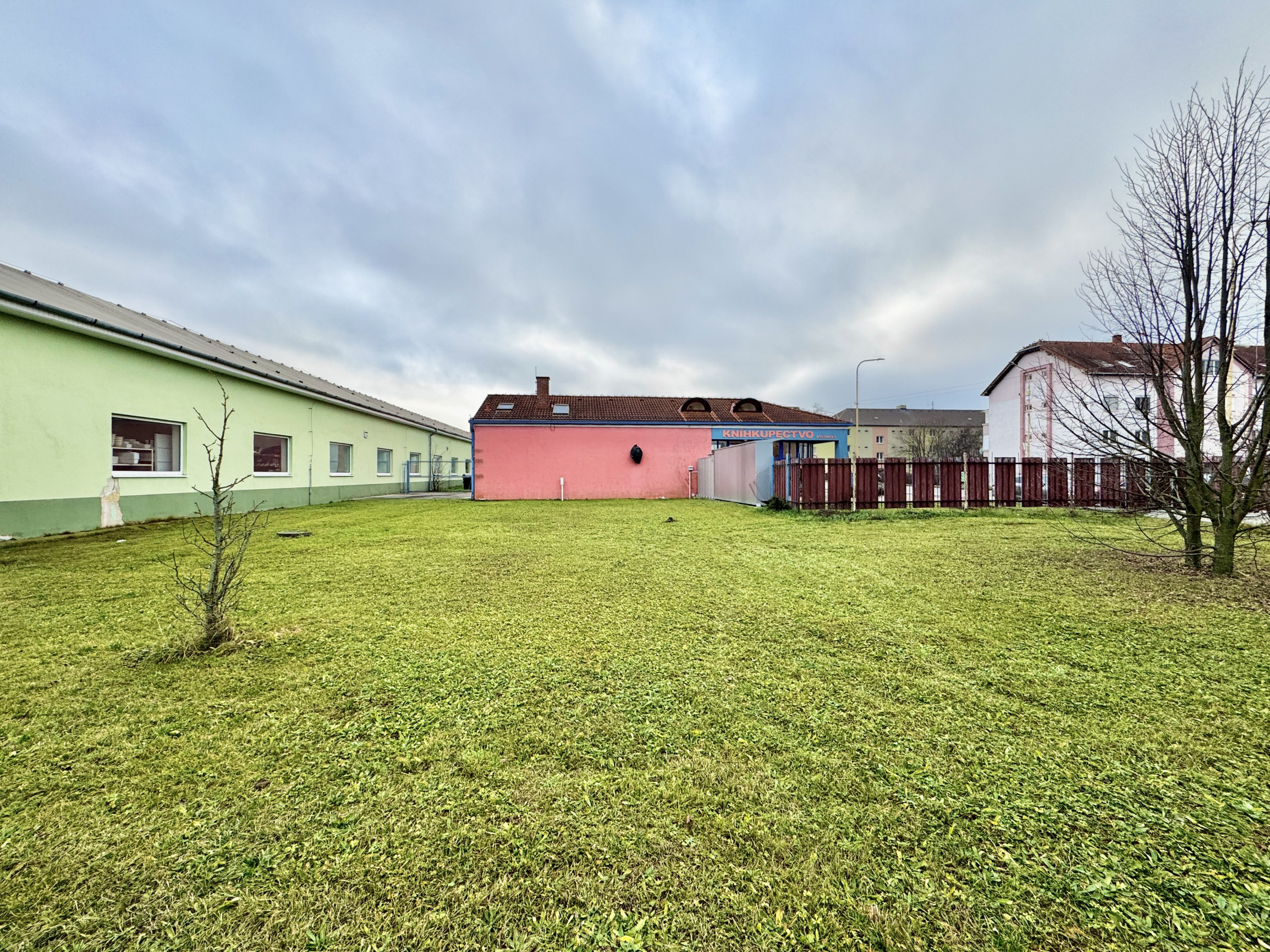 Prenájom pozemku so širokým využitím priamo pri hlavnej ceste v Holíči