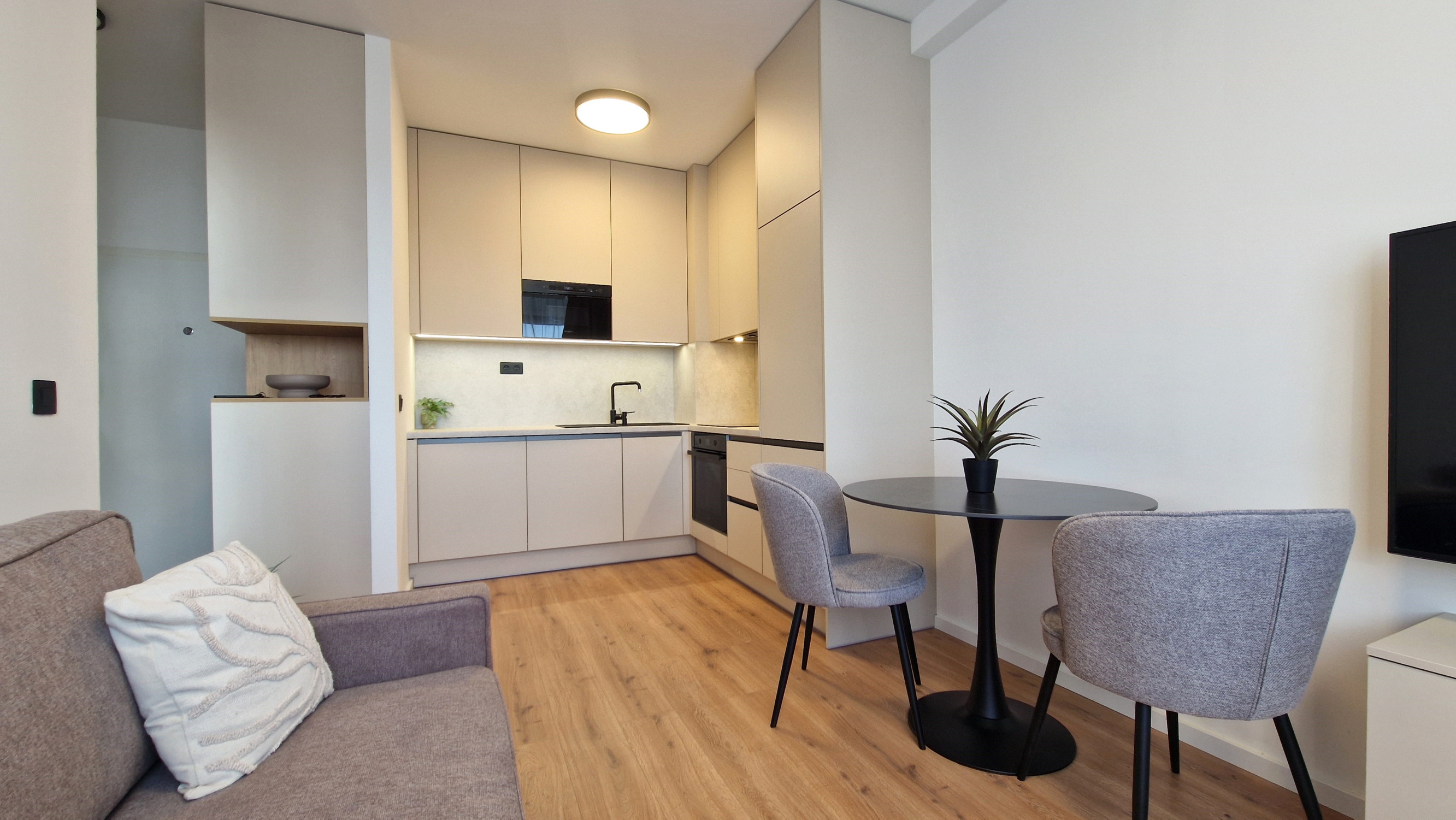 2-IZBOVÝ BYT S PARKOVANÍM  NA KRAMÁROCH