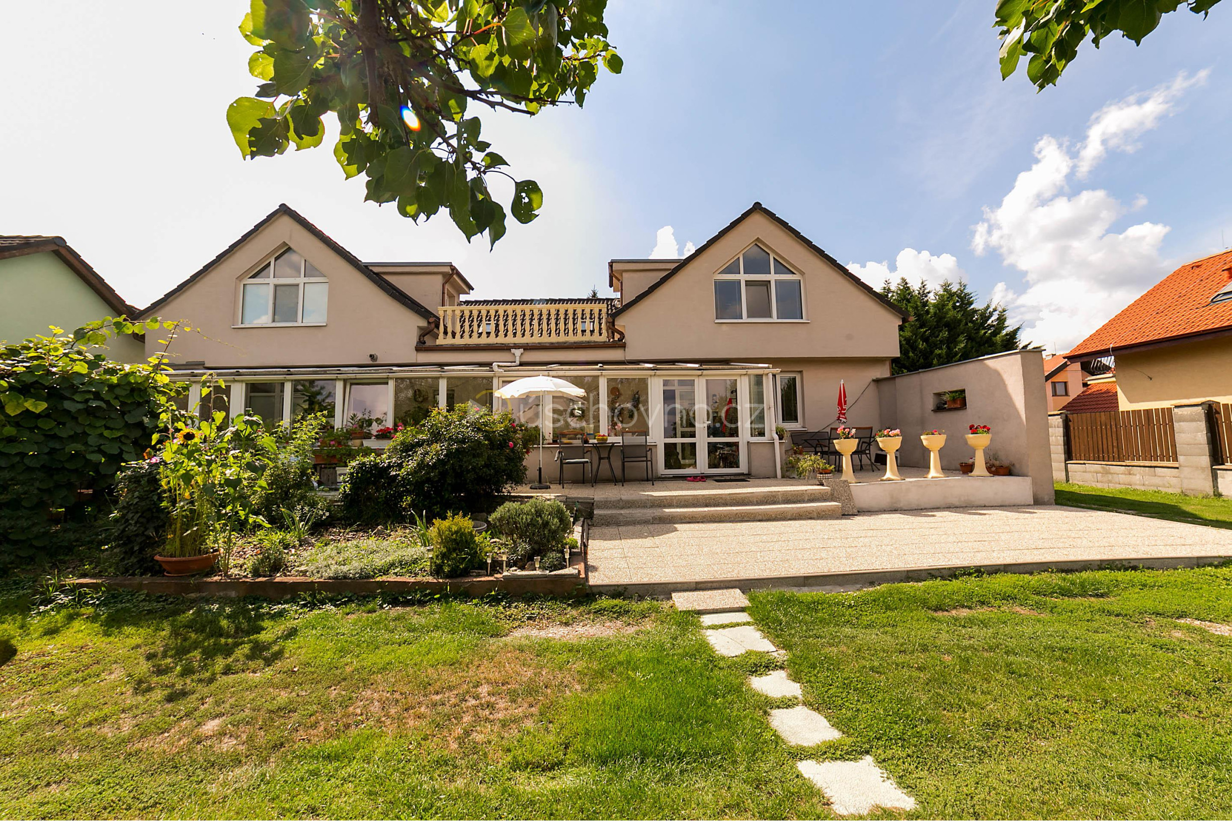 Predaj- Rodinný dom dvojgeneračný pozemok 1229m2 - Vajnory Bratislava