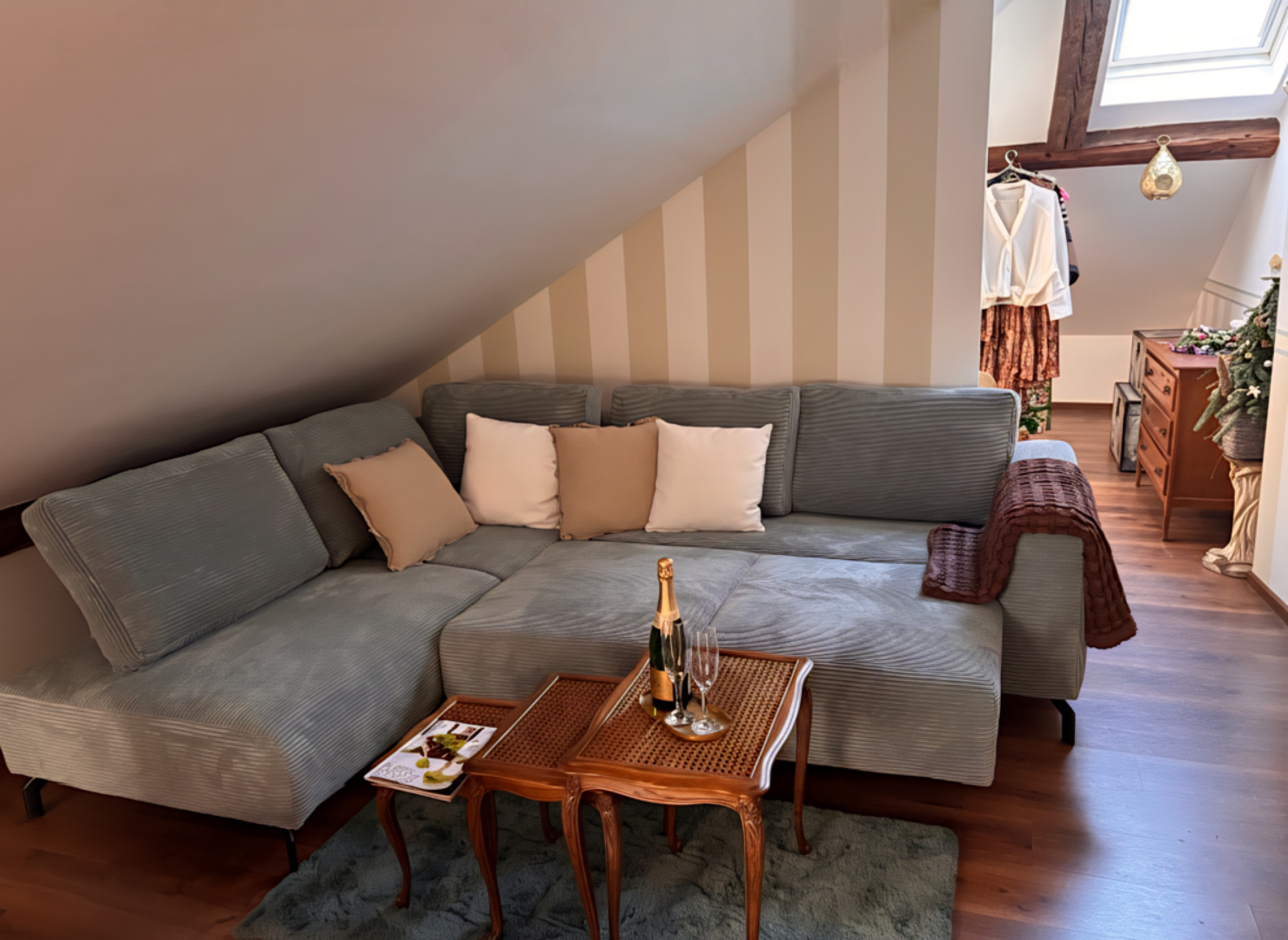 Bývanie s príbehom: Priestranný podkrovný byt v historickom dome Vincentiek