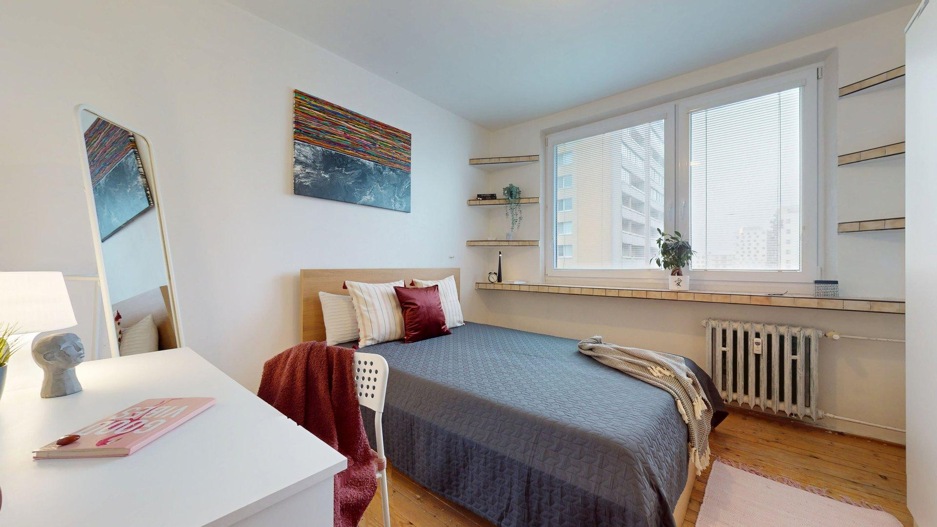 PRIESTRANNÝ A SVETLÝ 3I BYT S VEĽKOU ZASKLENOU LODŽIOU A PIVNICOU