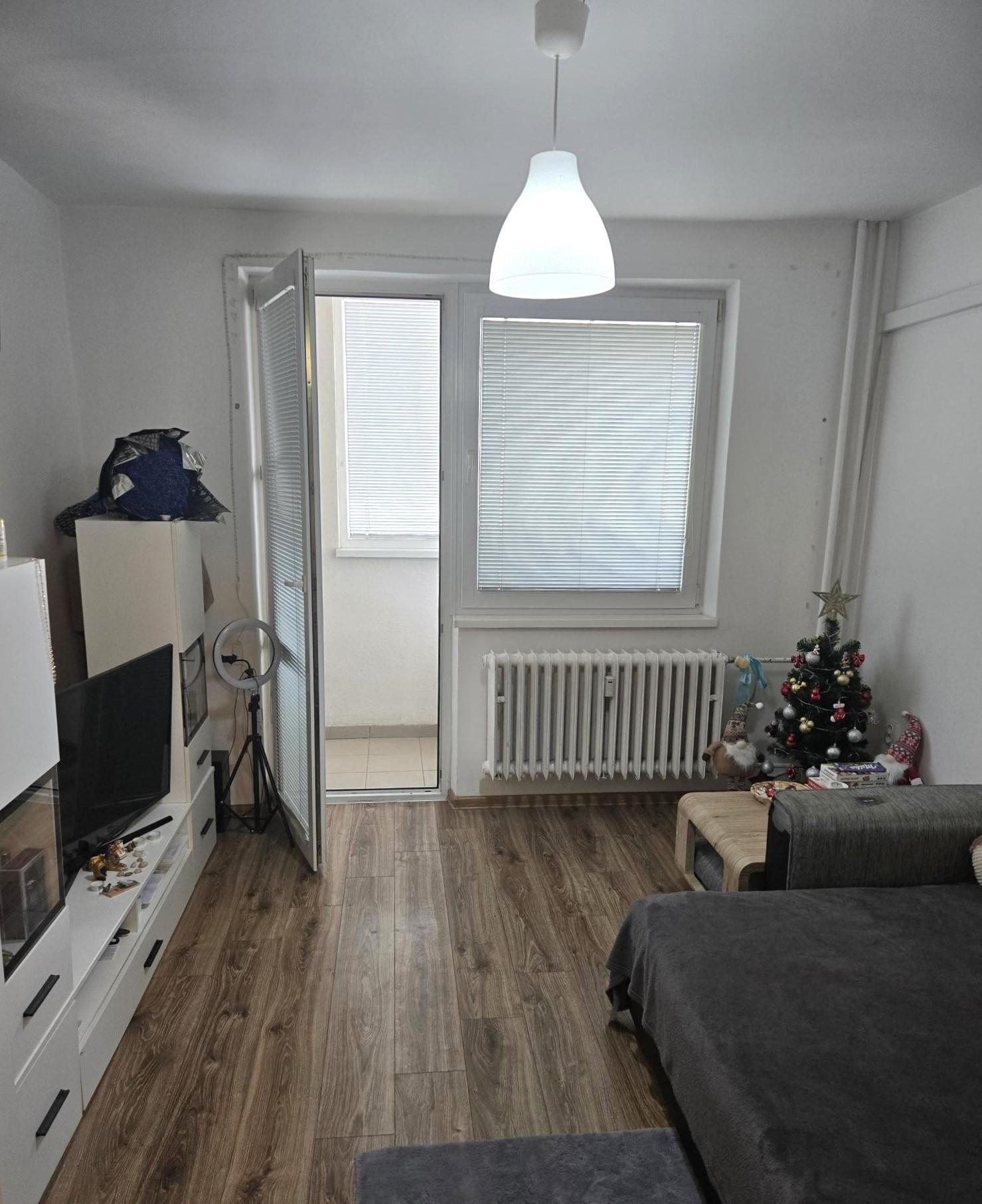 Na predaj -  garsónka s loggiou – Vilová ulica, Petržalka (Dvory)-BA V