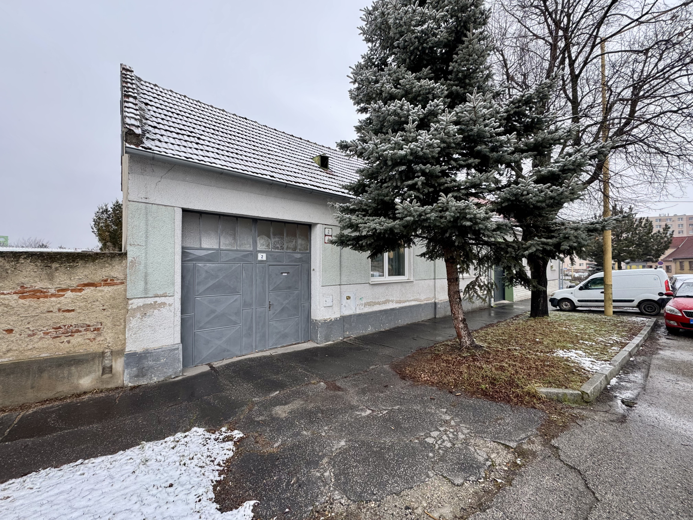 PRENÁJOM: 3-IZBOVÝ RODINNÝ DOM S VEĽKOU ZÁHRADOU – HOLÍČ