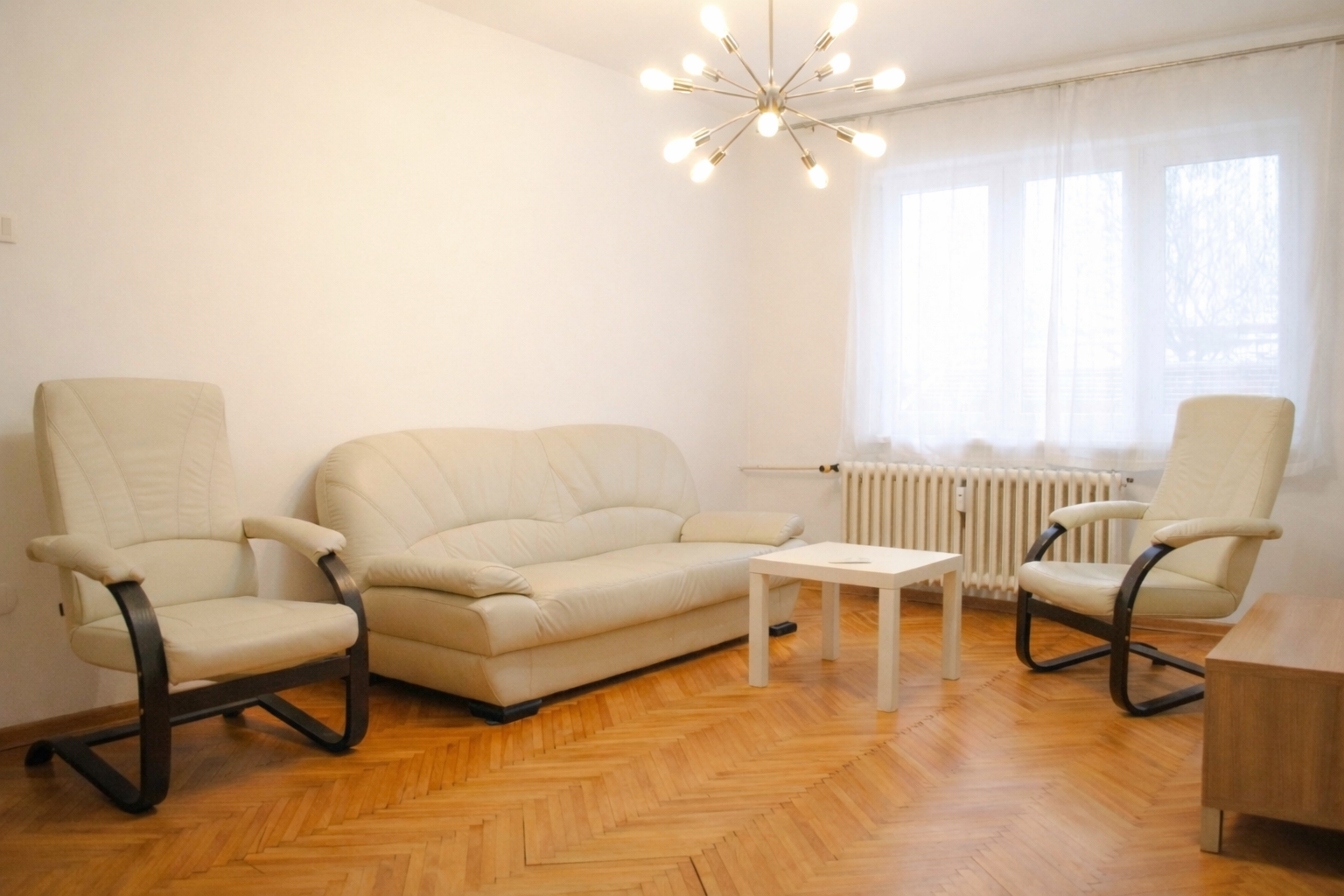 MODERNÝ – SLNEČNÝ 2 IZB. BYT V BREZNE BEZ BALKÓNA