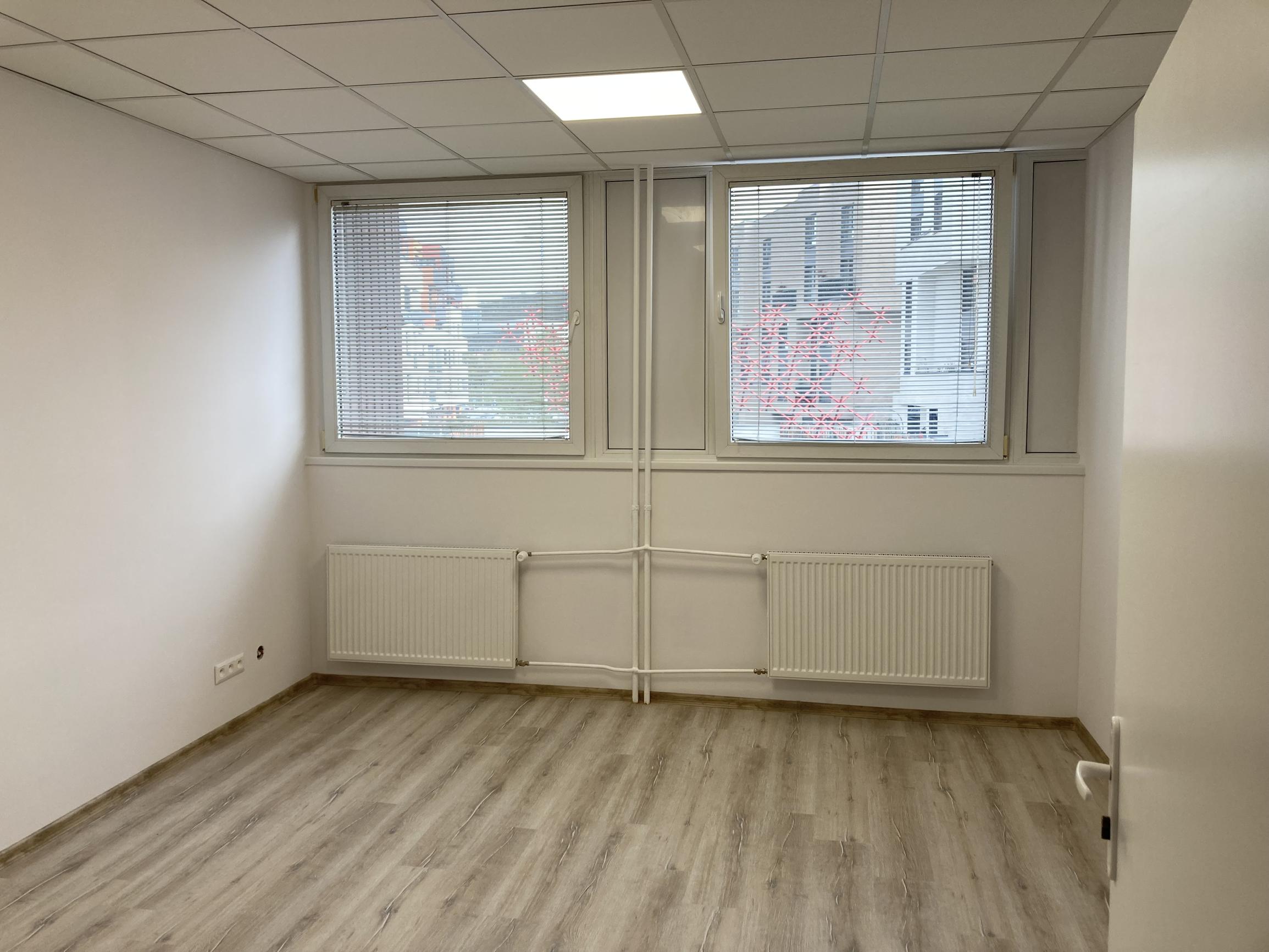 Prenájom klimatizovaná kancelária 18 m2, ul. Polianky, BA IV., Dúbravka